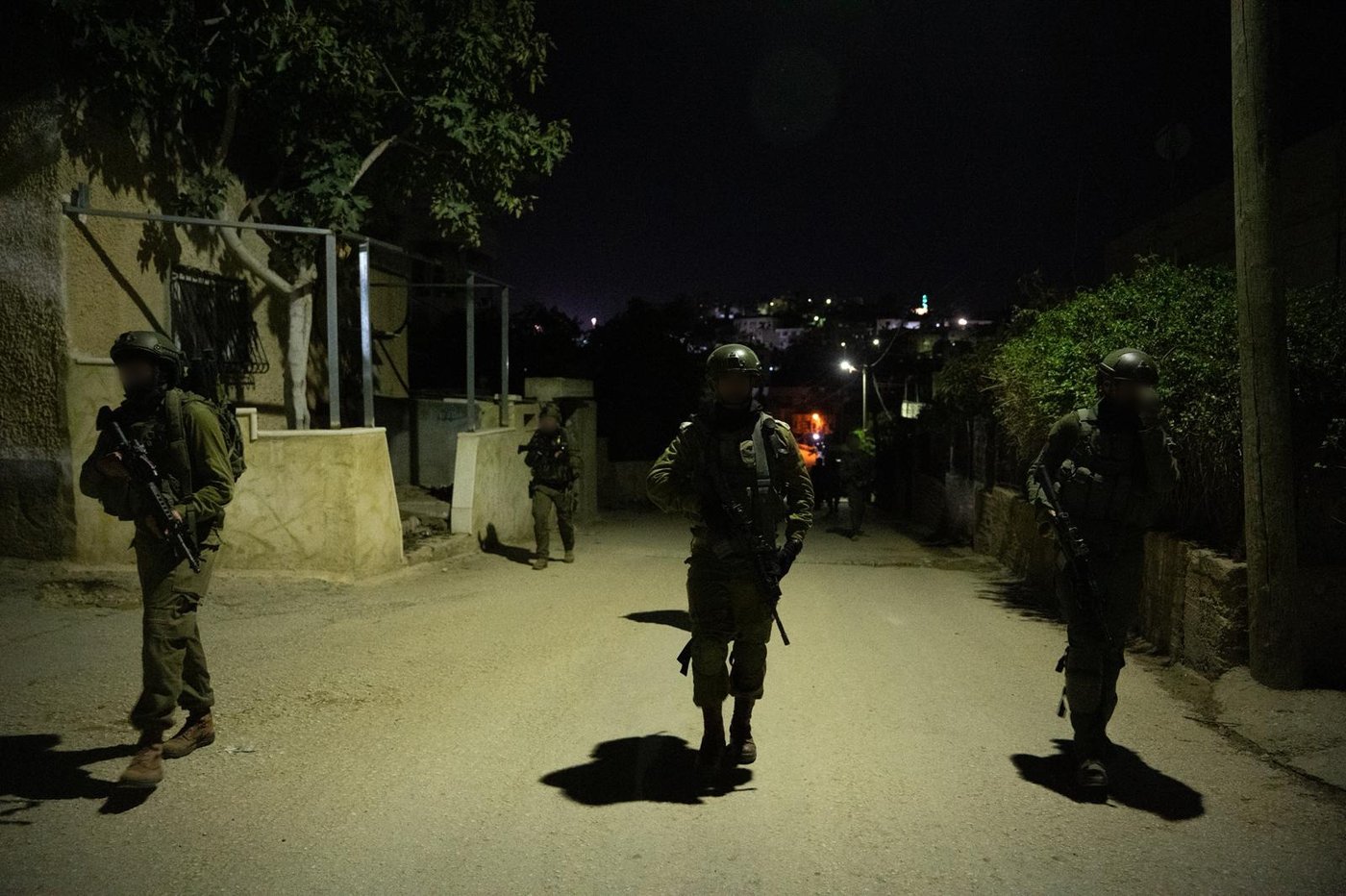 פעילות כוחות מחטיבת עציון בשיתוף חיל האוויר בכפר צוריף