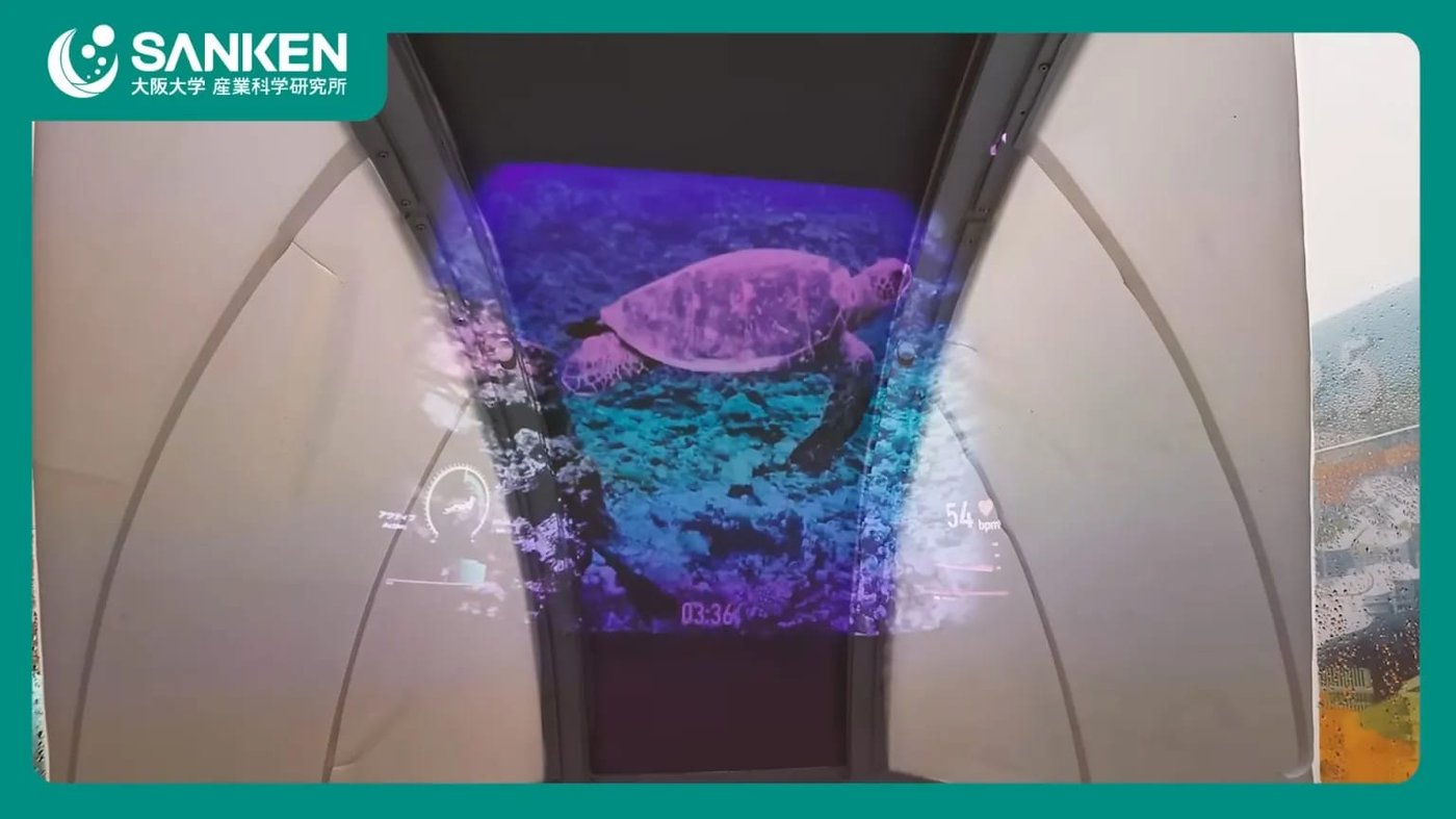 בתוך המכונה ישנו מסך המציג סרטוני טבע מרגיעים