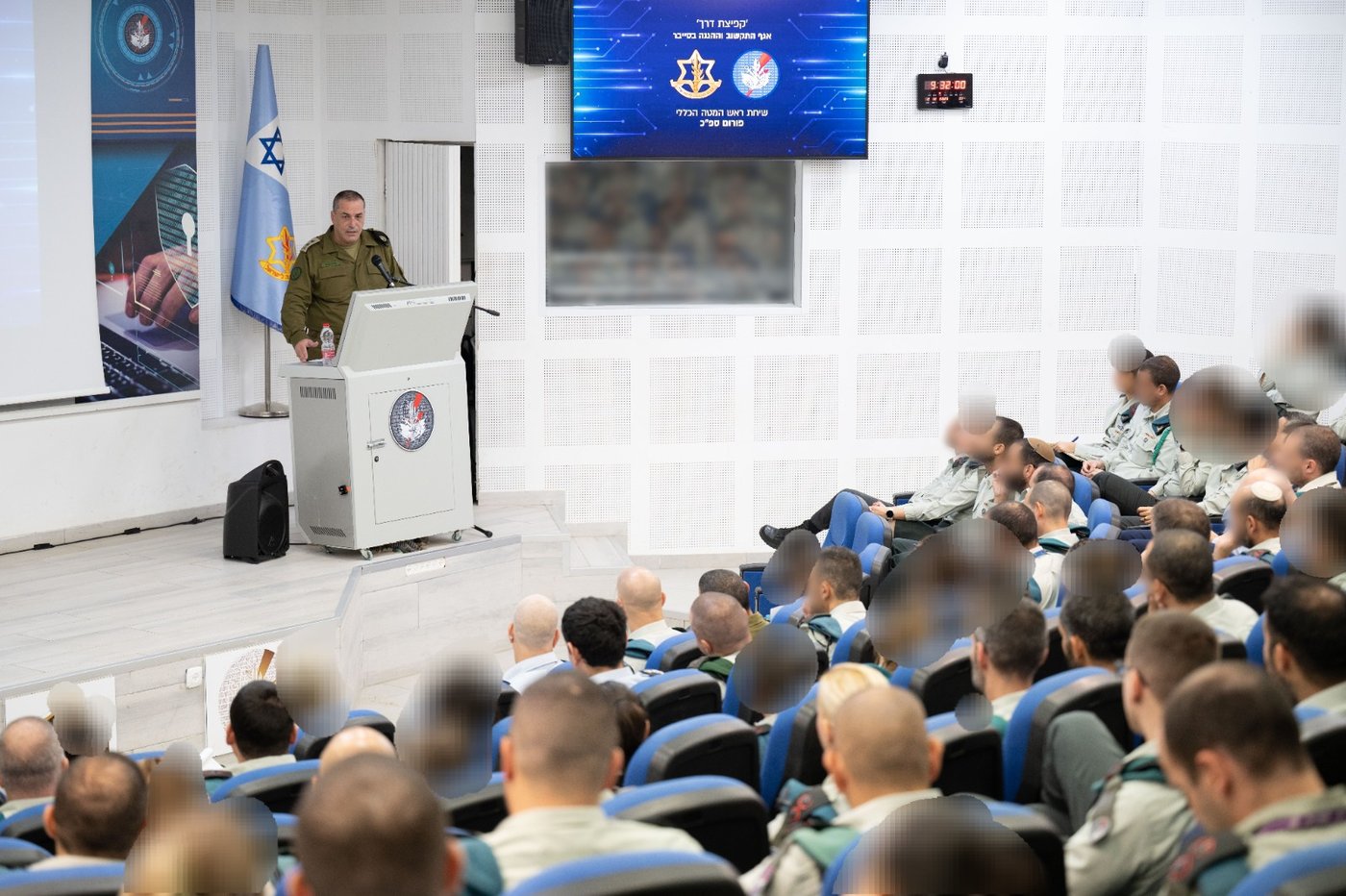 הרמטכ"ל בביקורו ביחידת התקשוב