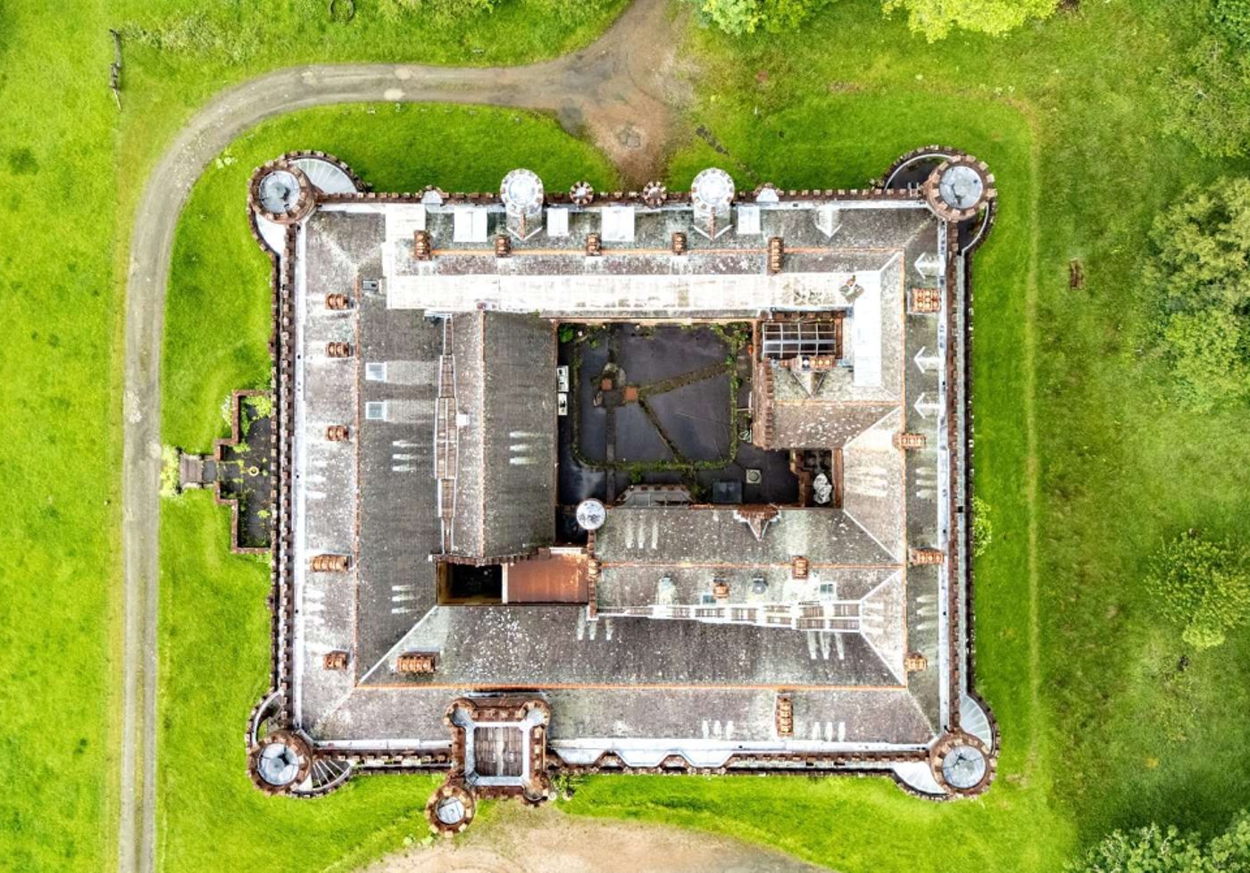 מראות הטירה