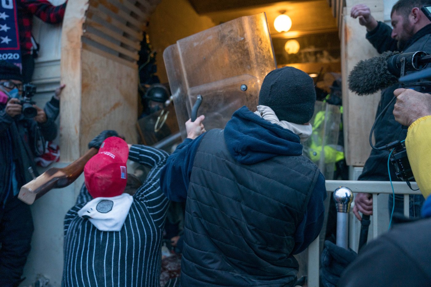 מסתערים על הקפיטול. אילוסטרציה