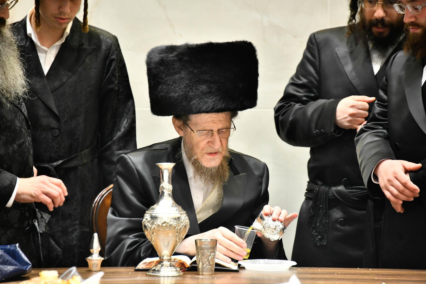 האדמו"ר מאלכסנדר ארה"ב במוצשב"ק בב"ב