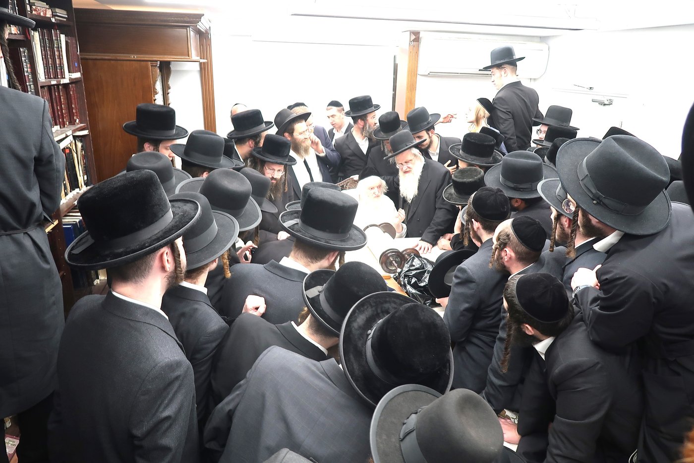 תלמידי 'שער המלך' אצל הגר"מ שטרנבוך