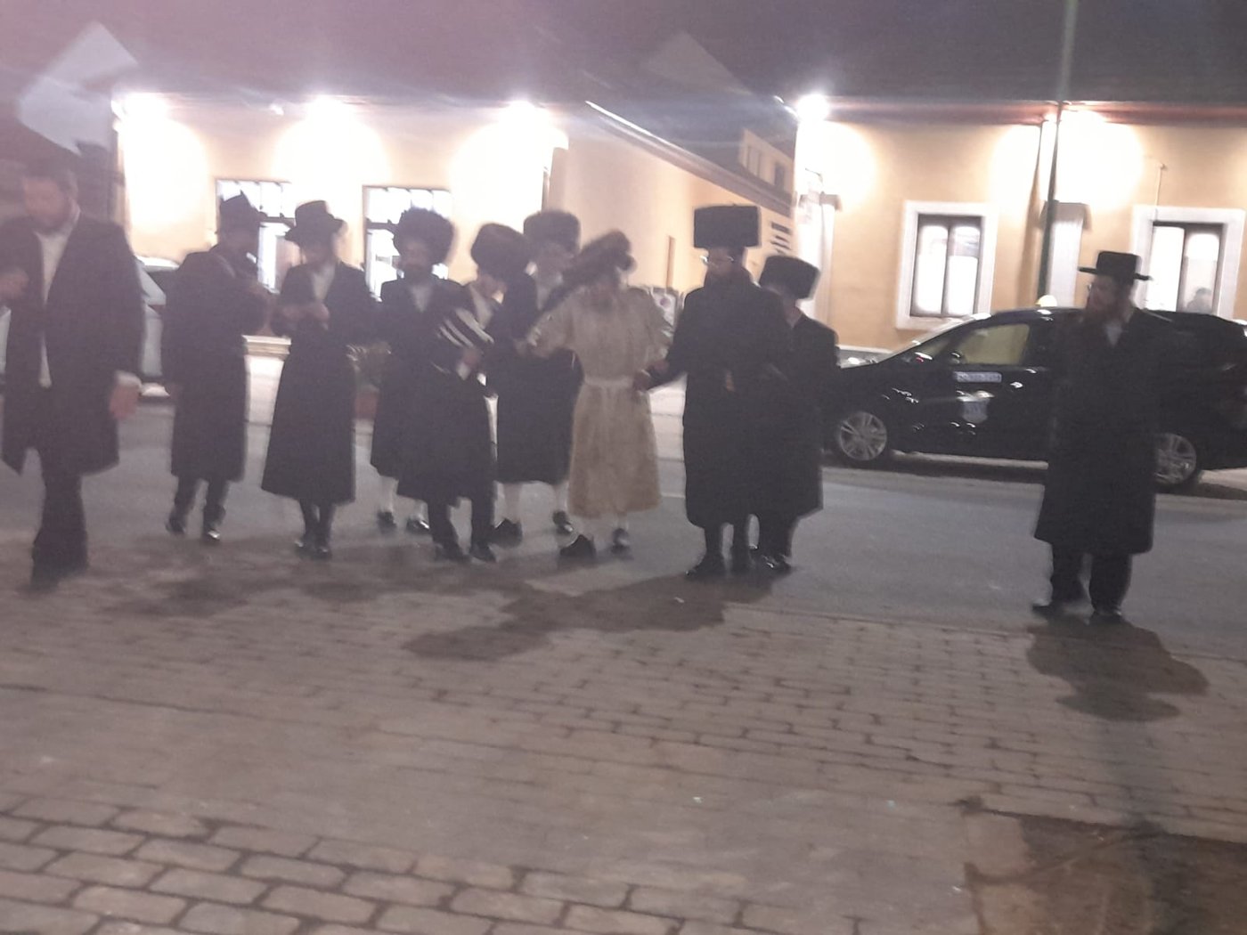 האדמו"ר מלעלוב ניקלשבורג בקרעסטיר