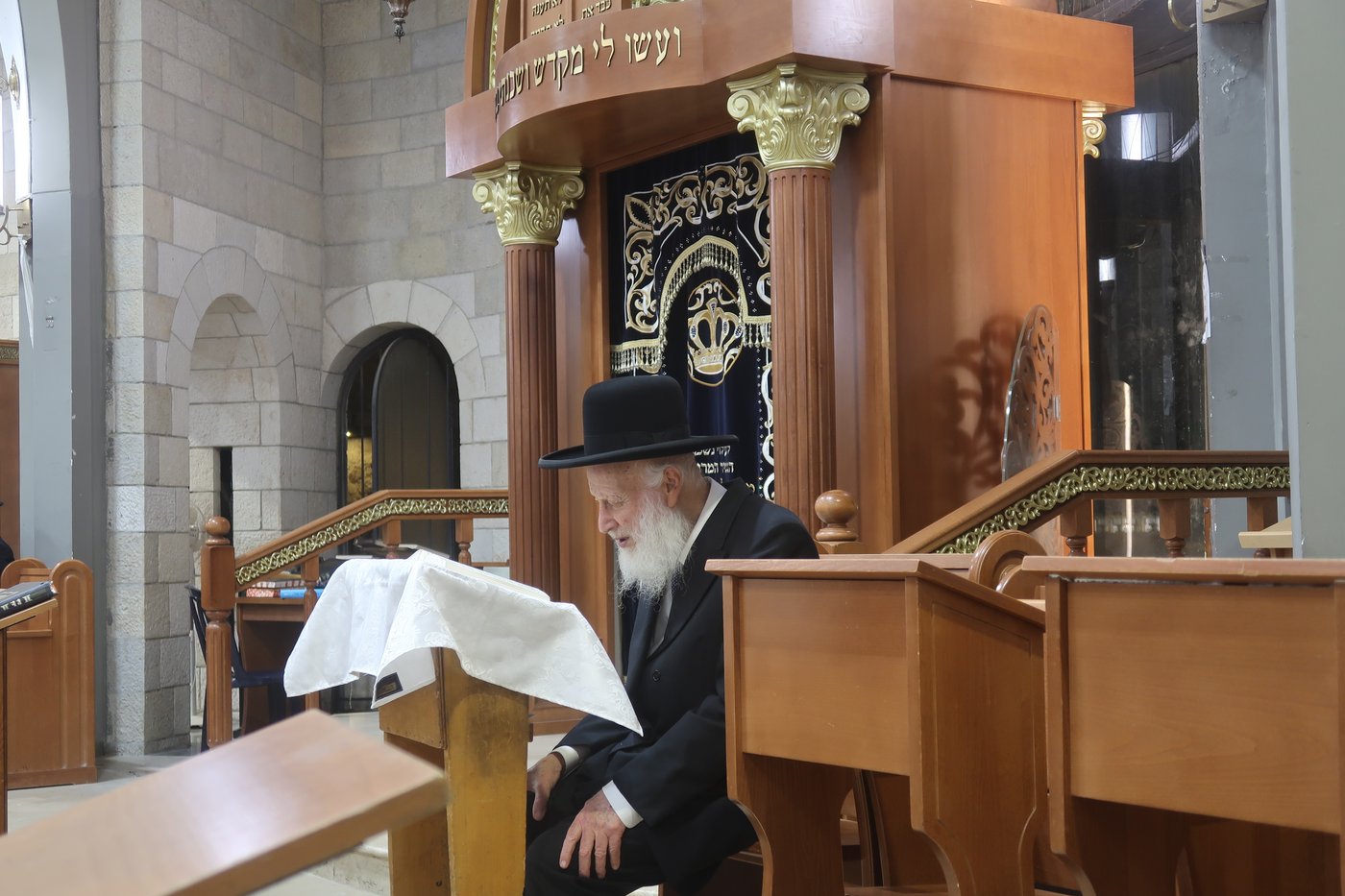  מוצאי שב"ק אצל הגאון רבי שמואל בצלאל