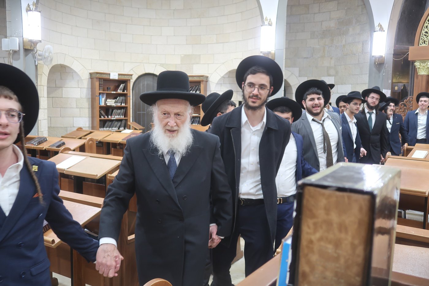  מוצאי שב"ק אצל הגאון רבי שמואל בצלאל