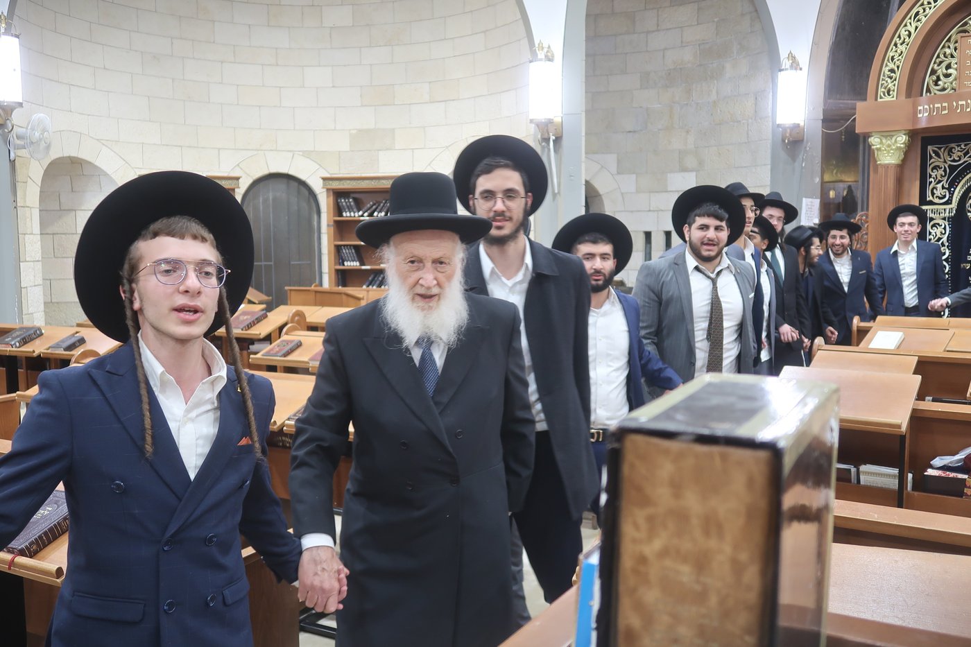  מוצאי שב"ק אצל הגאון רבי שמואל בצלאל