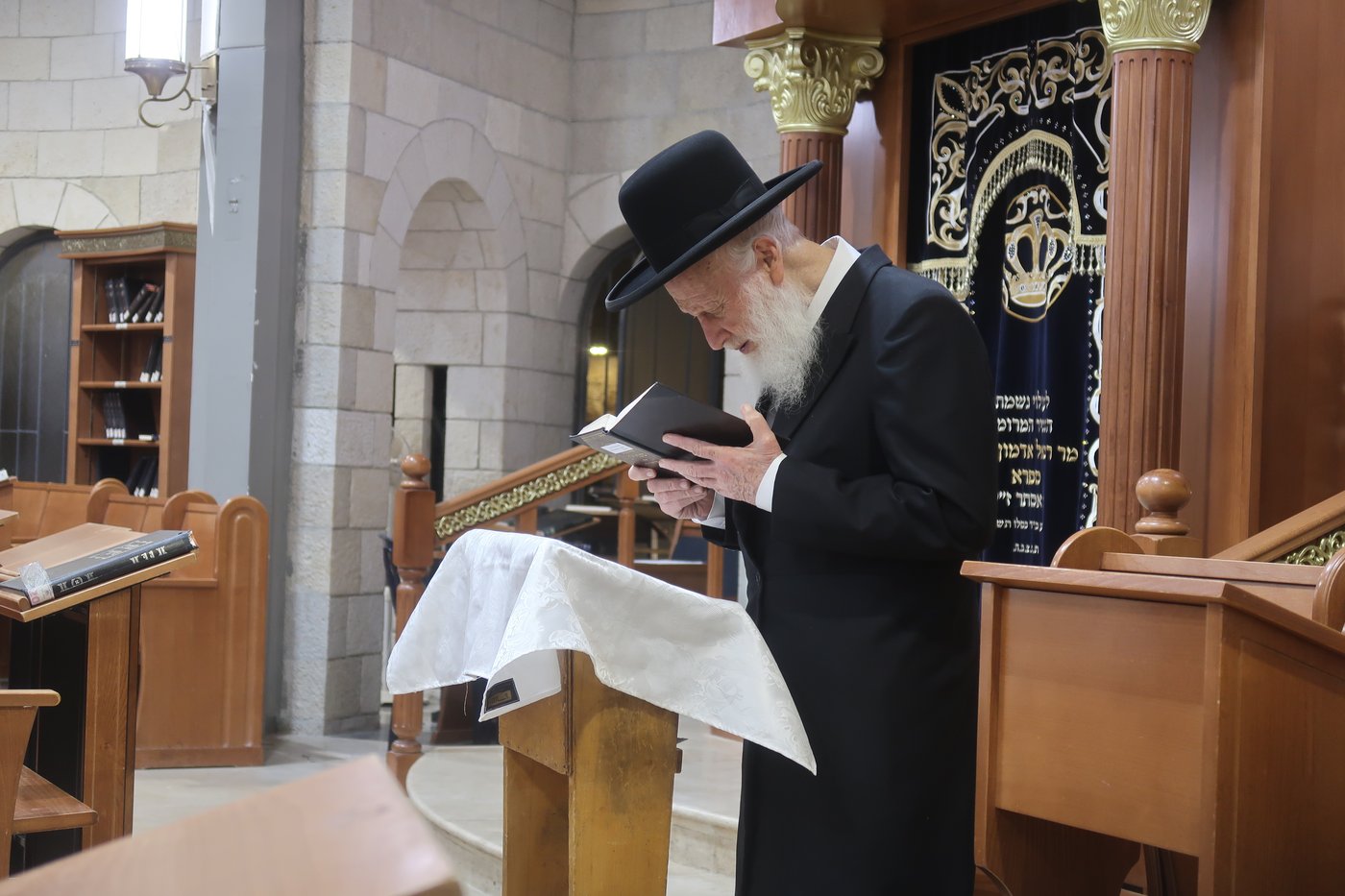  מוצאי שב"ק אצל הגאון רבי שמואל בצלאל