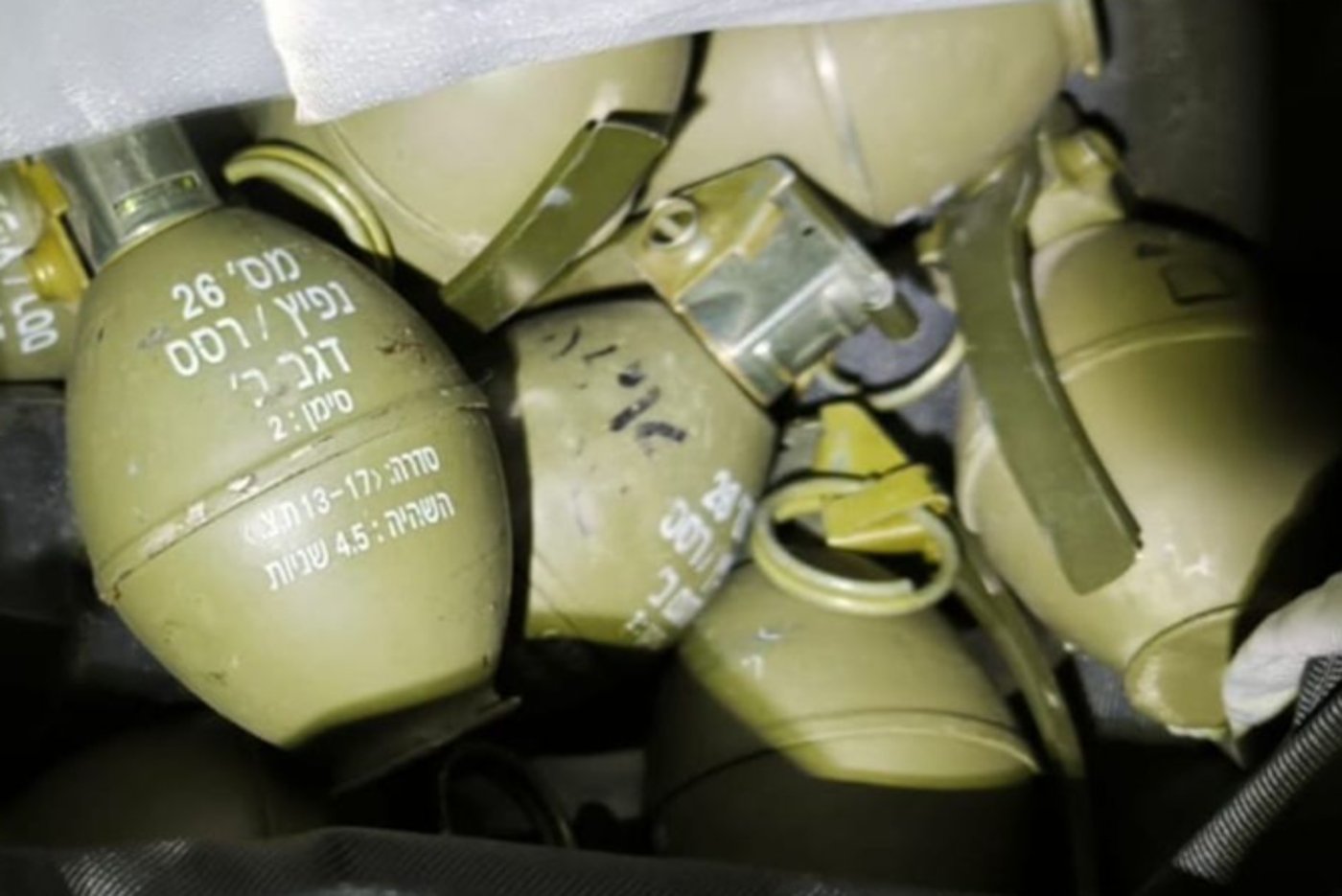 "מיועד לפיצוץ רב עוצמה": הפריטים המסוכנים שנתפסו במתחם המגורים