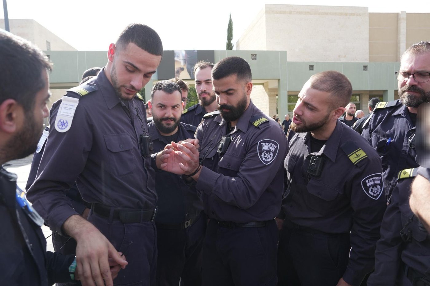 השוטרים ב"אתגר של רני"