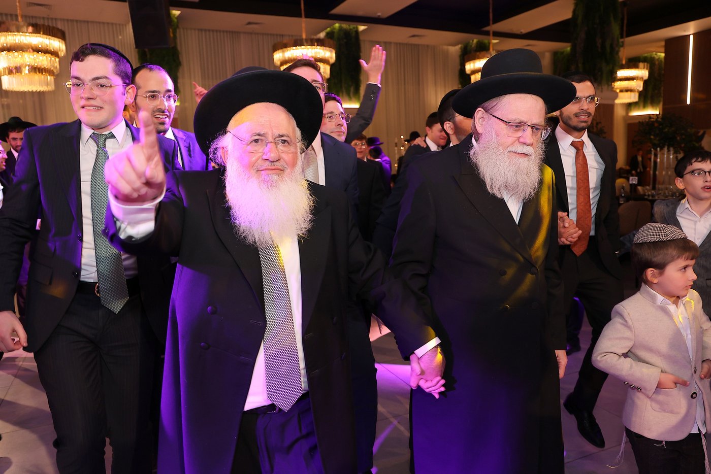 הגרש"ז גרוסמן בריקוד בשמחת נישואי בן הגאון רבי שמואל כהן