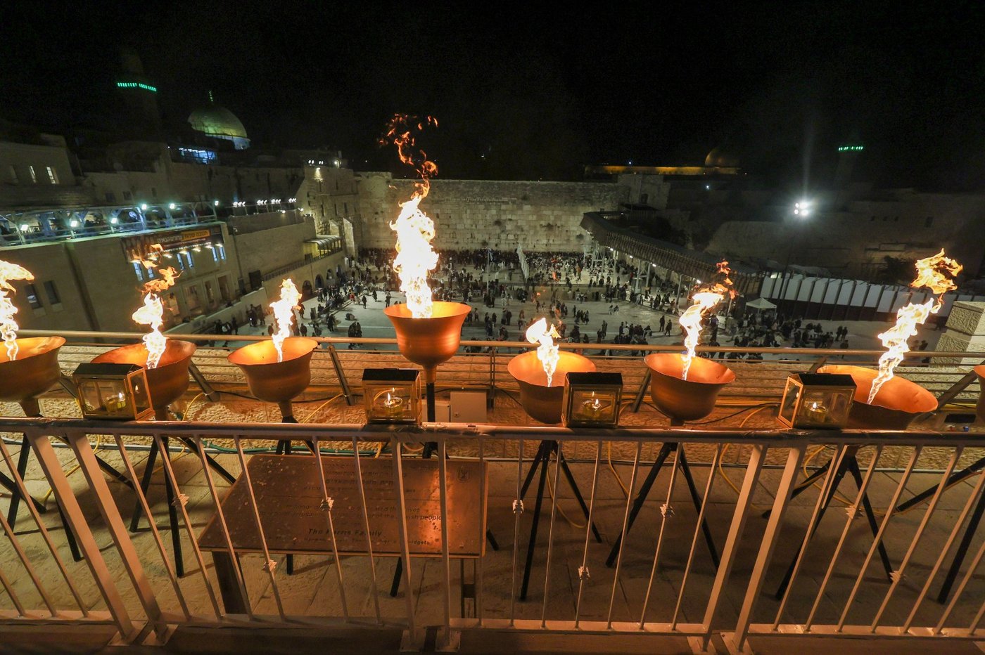 חנוכה ברחבת הכותל משנים קודמות