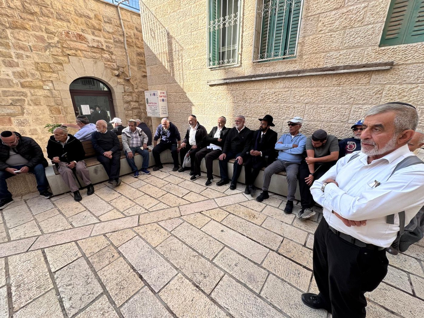 חברי כולל "תפארת זקנים לוי יצחק" בכפר סבא במסע לחברון 