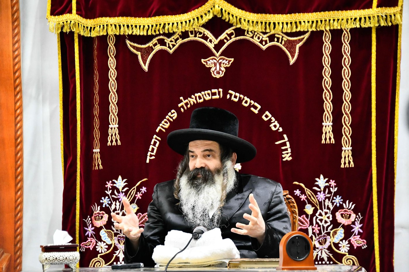 האדמו"ר מזוטשקא בשיחת הכנה לחנוכה