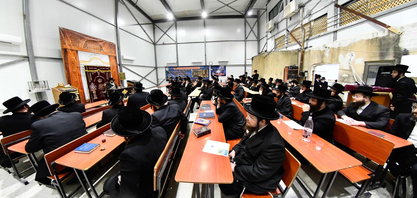 האדמו"ר מזוטשקא בשיחת הכנה לחנוכה