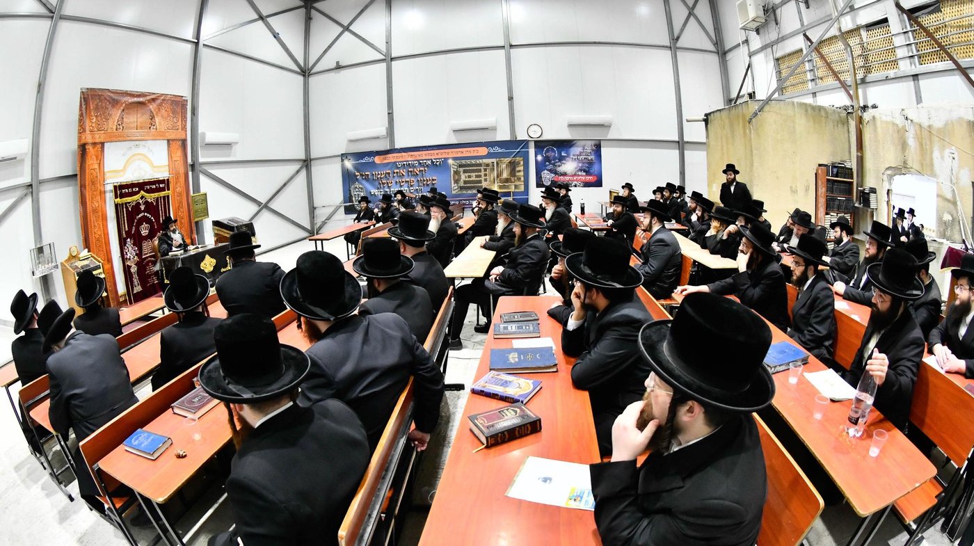 האדמו"ר מזוטשקא בשיחת הכנה לחנוכה