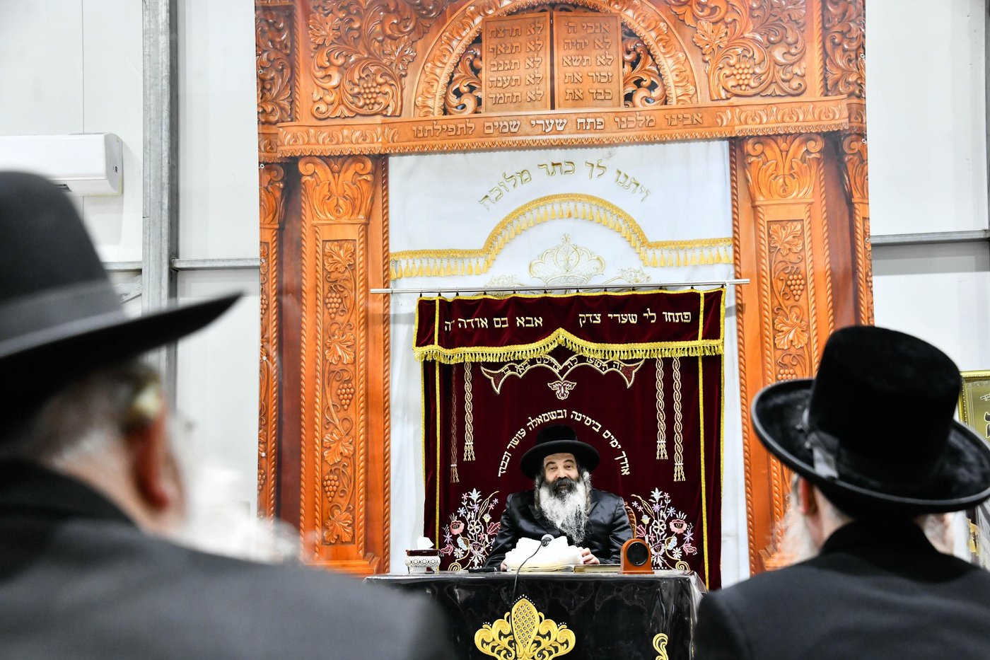 האדמו"ר מזוטשקא בשיחת הכנה לחנוכה