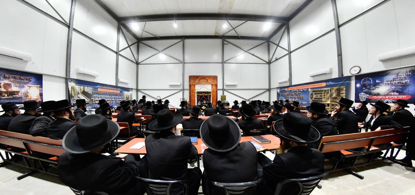 האדמו"ר מזוטשקא בשיחת הכנה לחנוכה