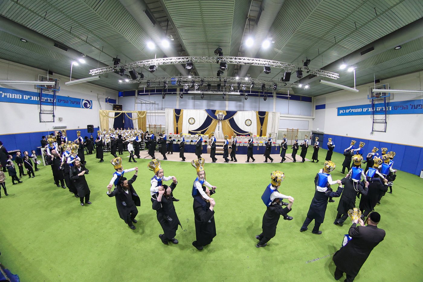 חומש סעודה בתלמוד תורה צאנז בני ברק