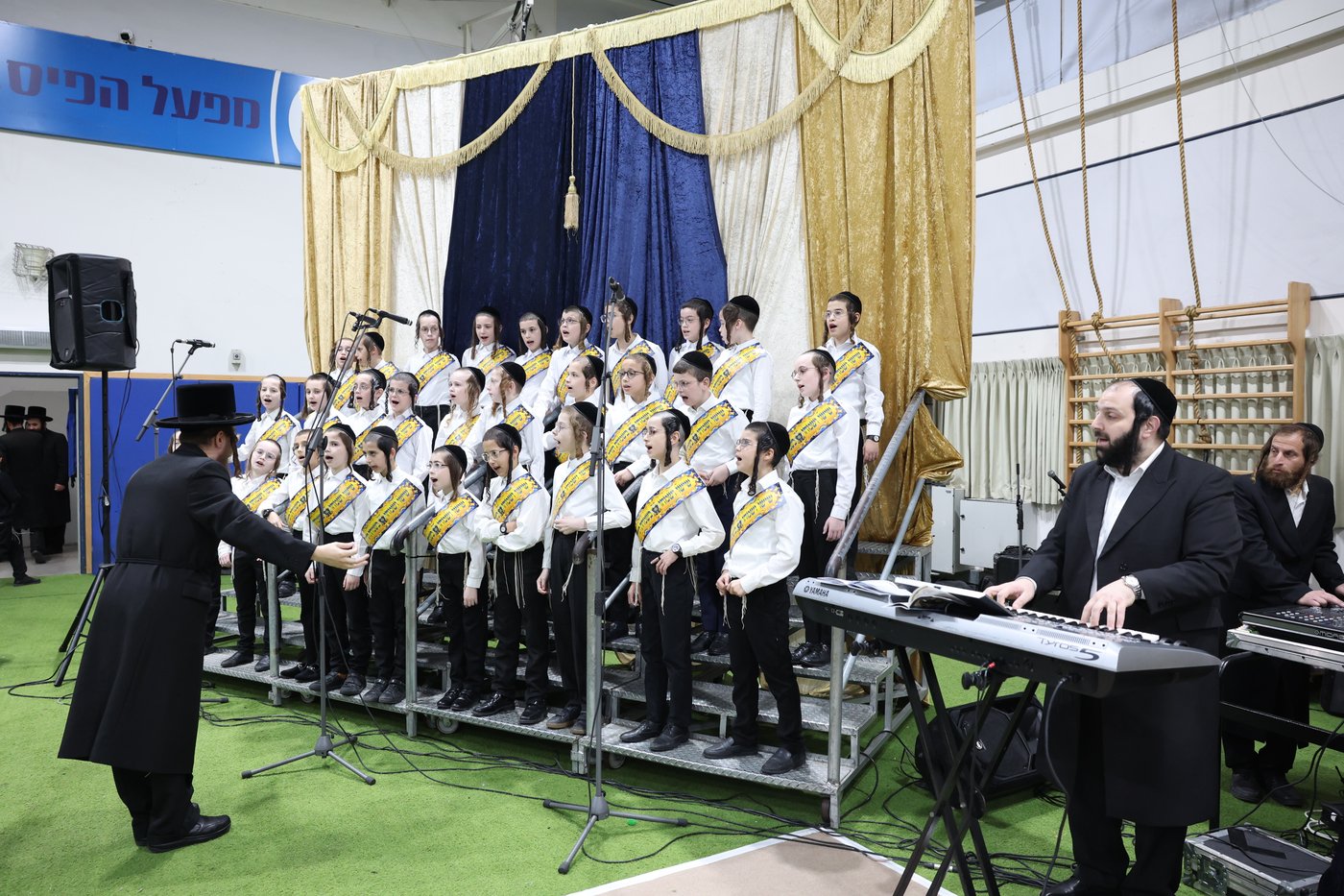 חומש סעודה בתלמוד תורה צאנז בני ברק