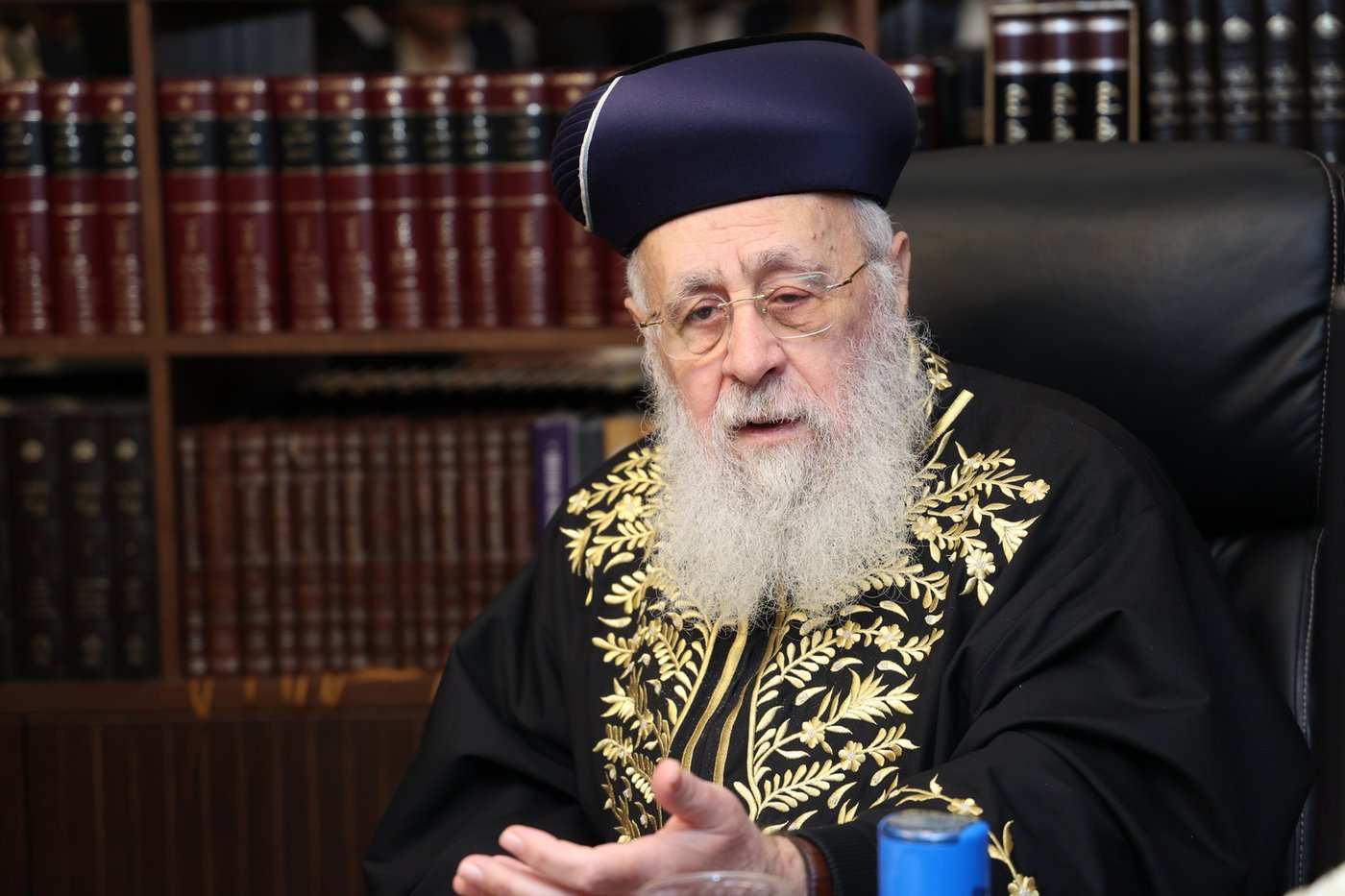 הראשל"צ הגר"י יוסף בחלוקת התעודות