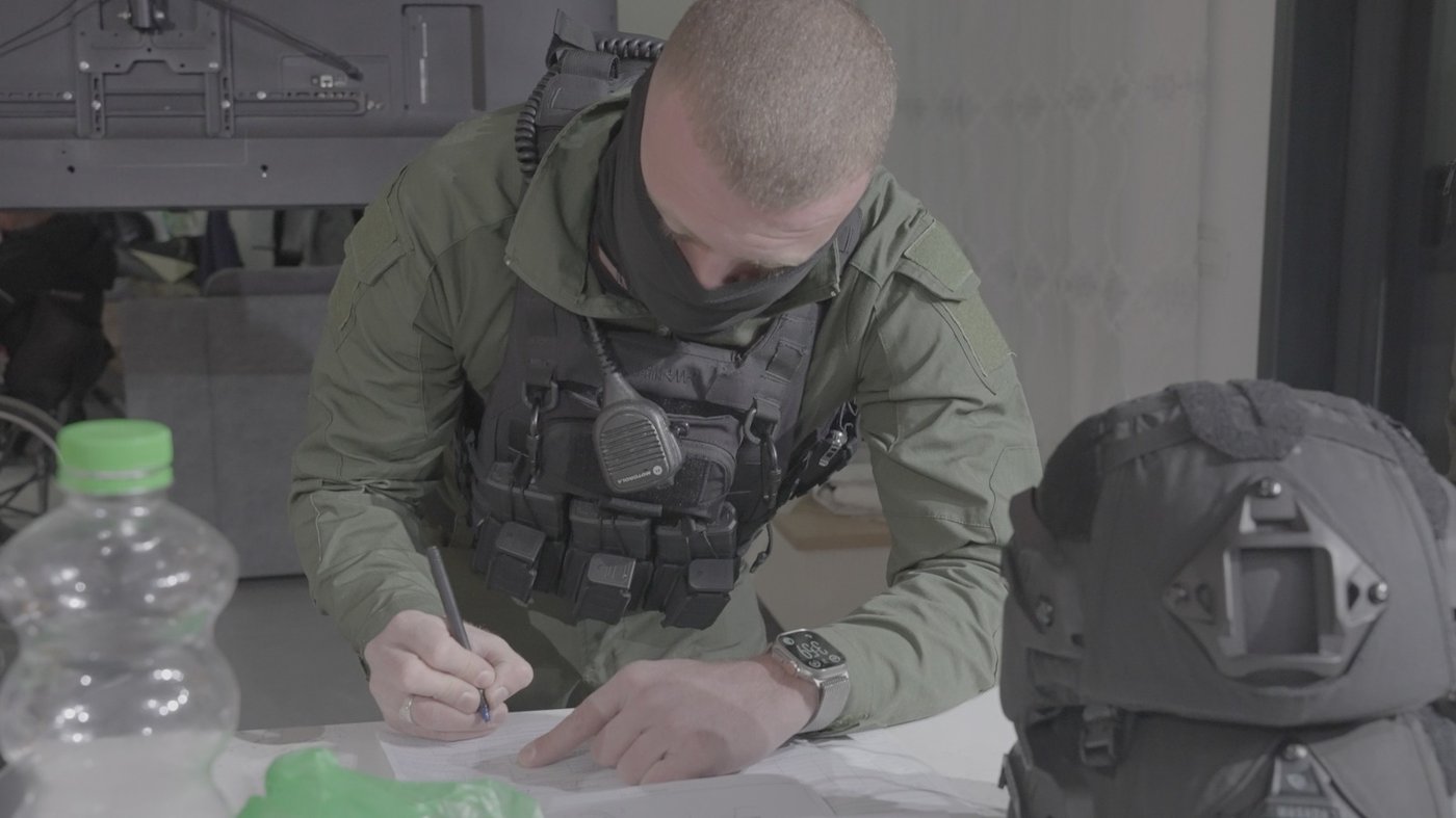 המעצרים, לפנות בוקר