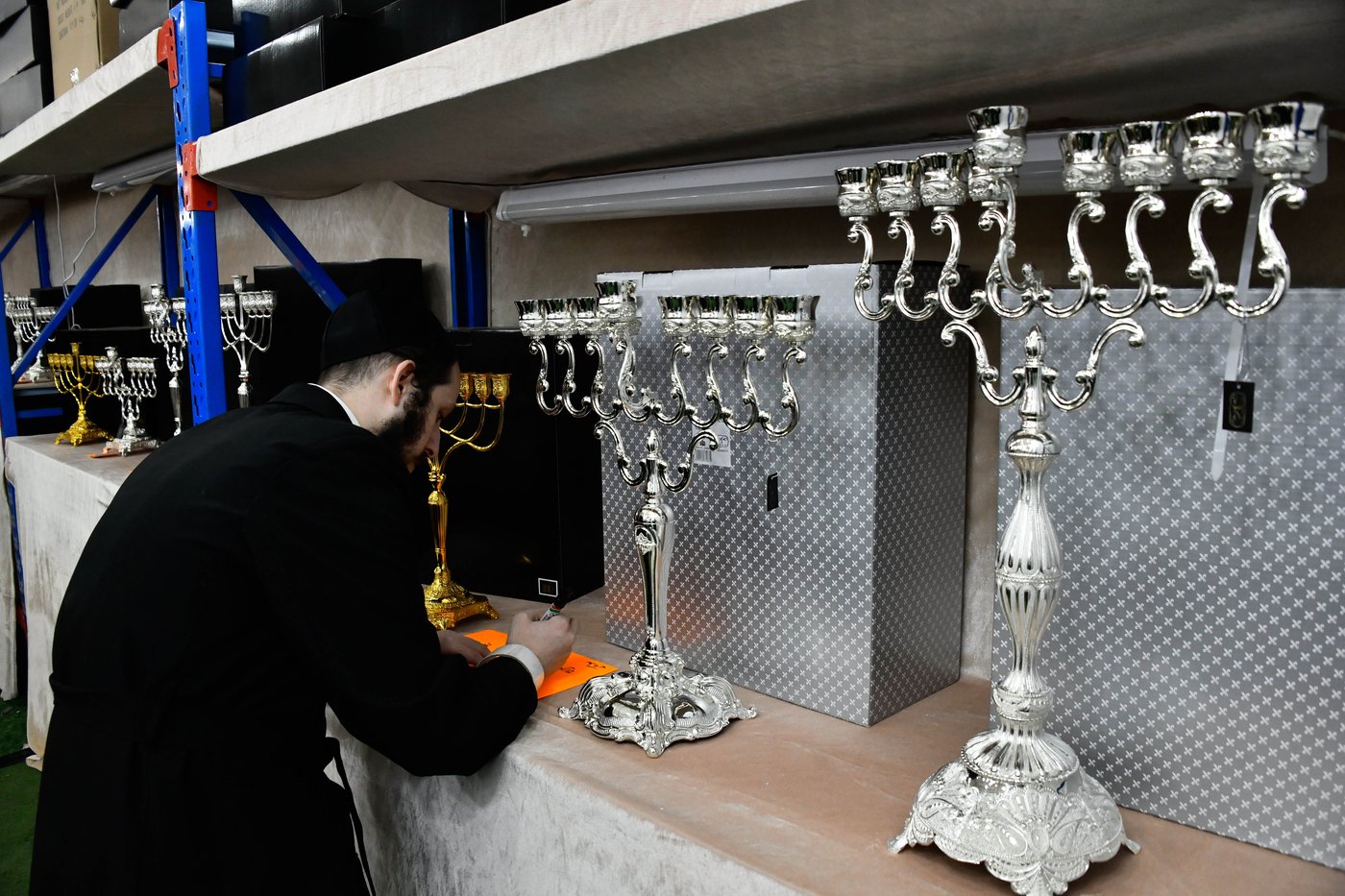 אווירת ערב חנוכה בב"ב