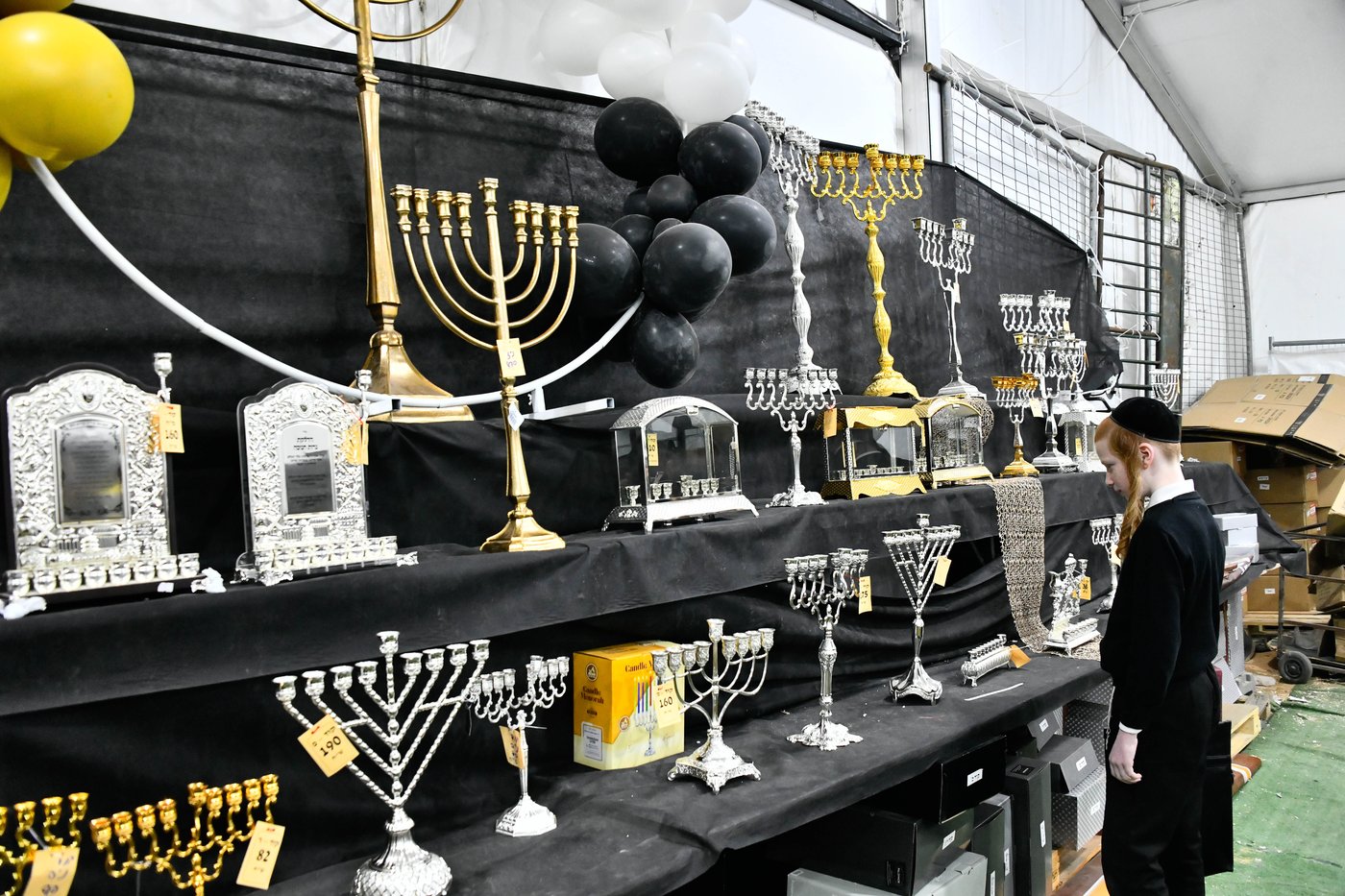 אווירת ערב חנוכה בב"ב