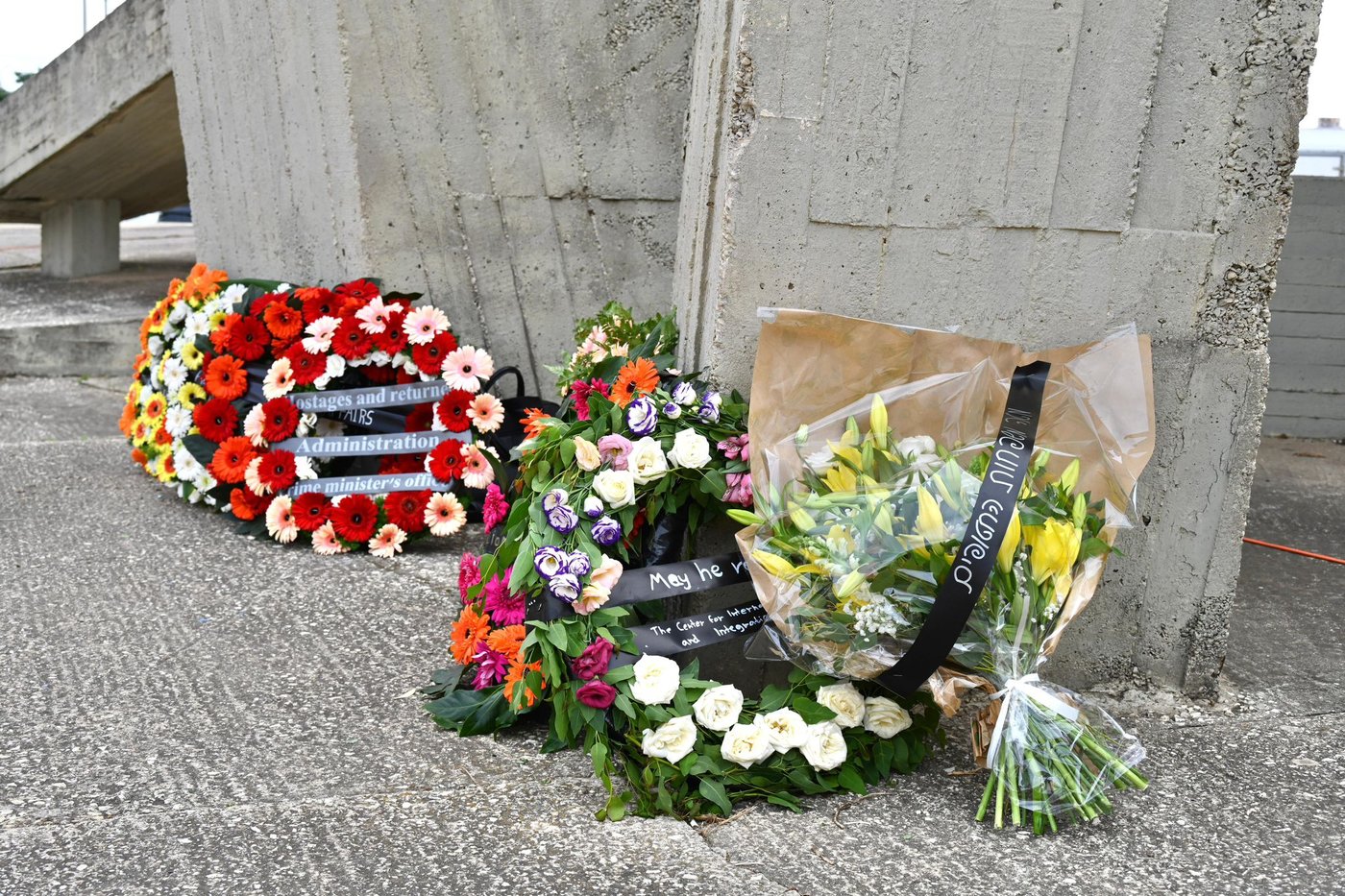 נפרדים מסותטיסאק רינטלאק