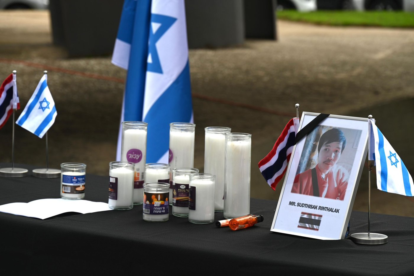 נפרדים מסותטיסאק רינטלאק