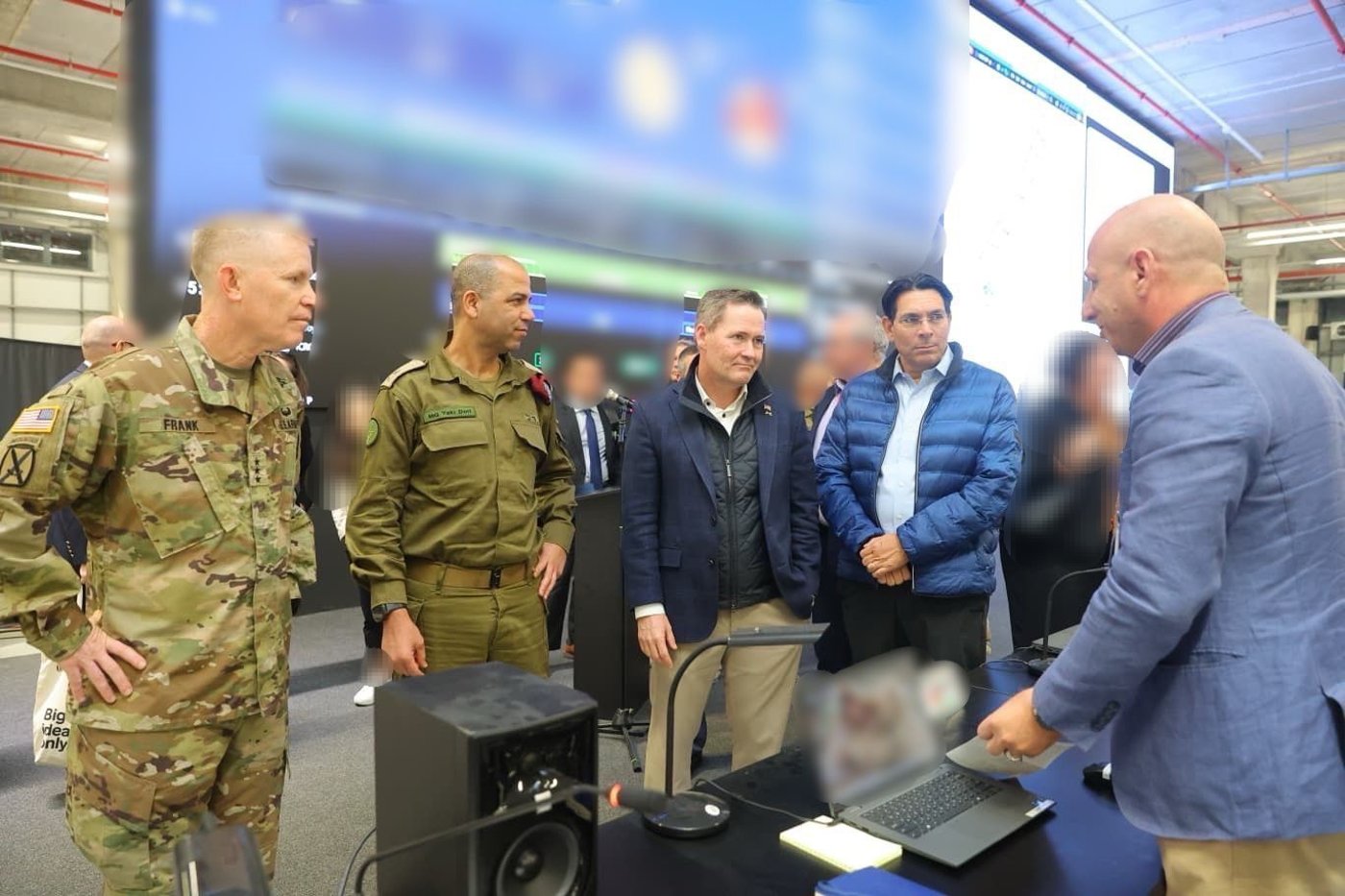 אחרי סערת ההאזנות: השגריר דנון הגיע למפקדה ופגש חיילים אמריקנים | כך זה נראה