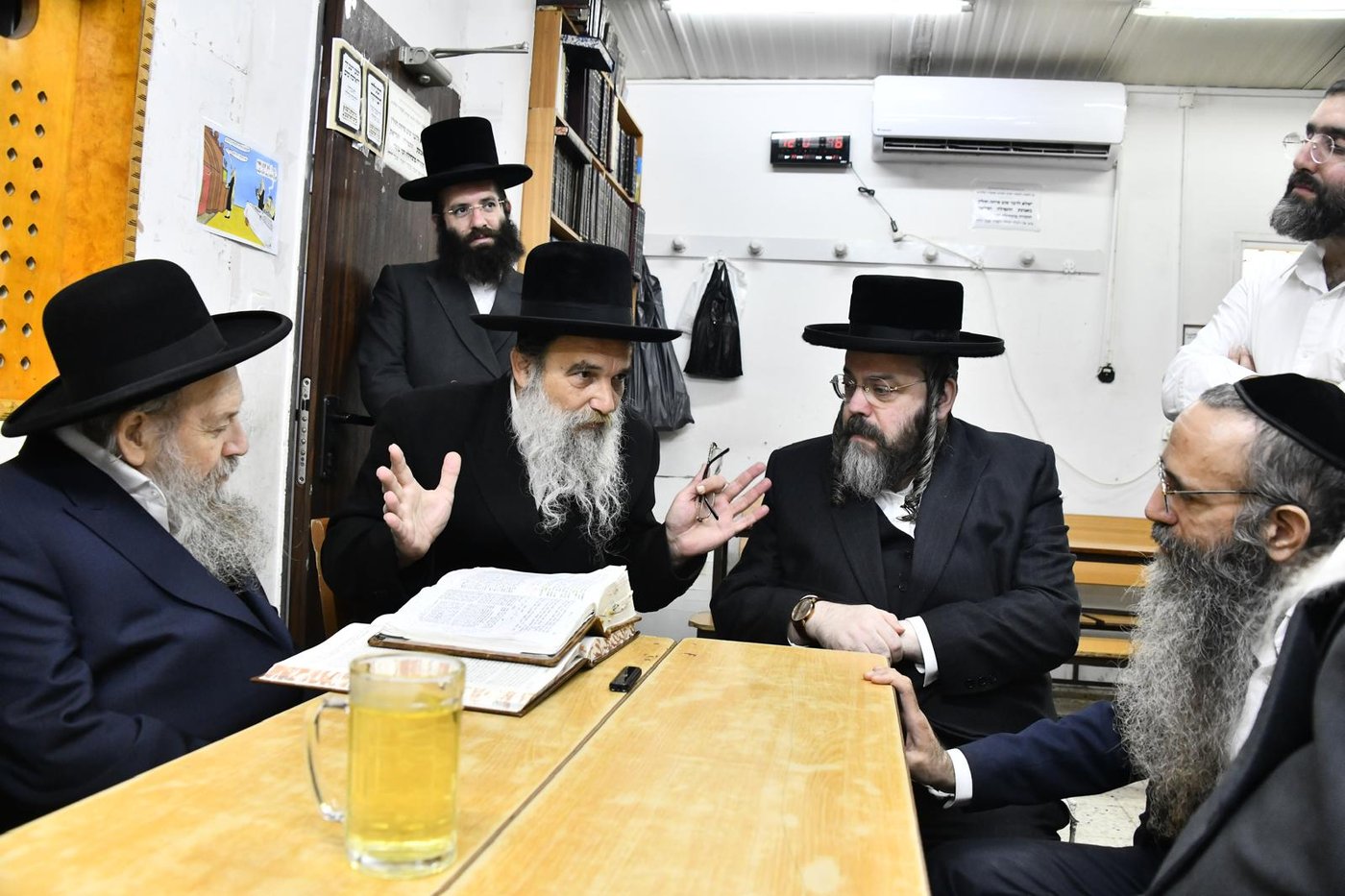 האדמו"ר מאשלג בביקור אצל הגר"ד בצרי