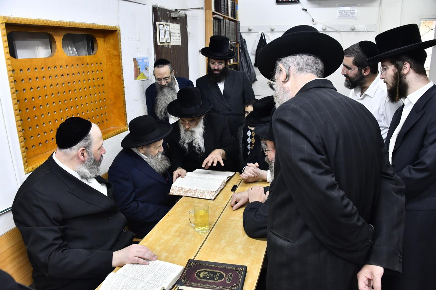 האדמו"ר מאשלג בביקור אצל הגר"ד בצרי