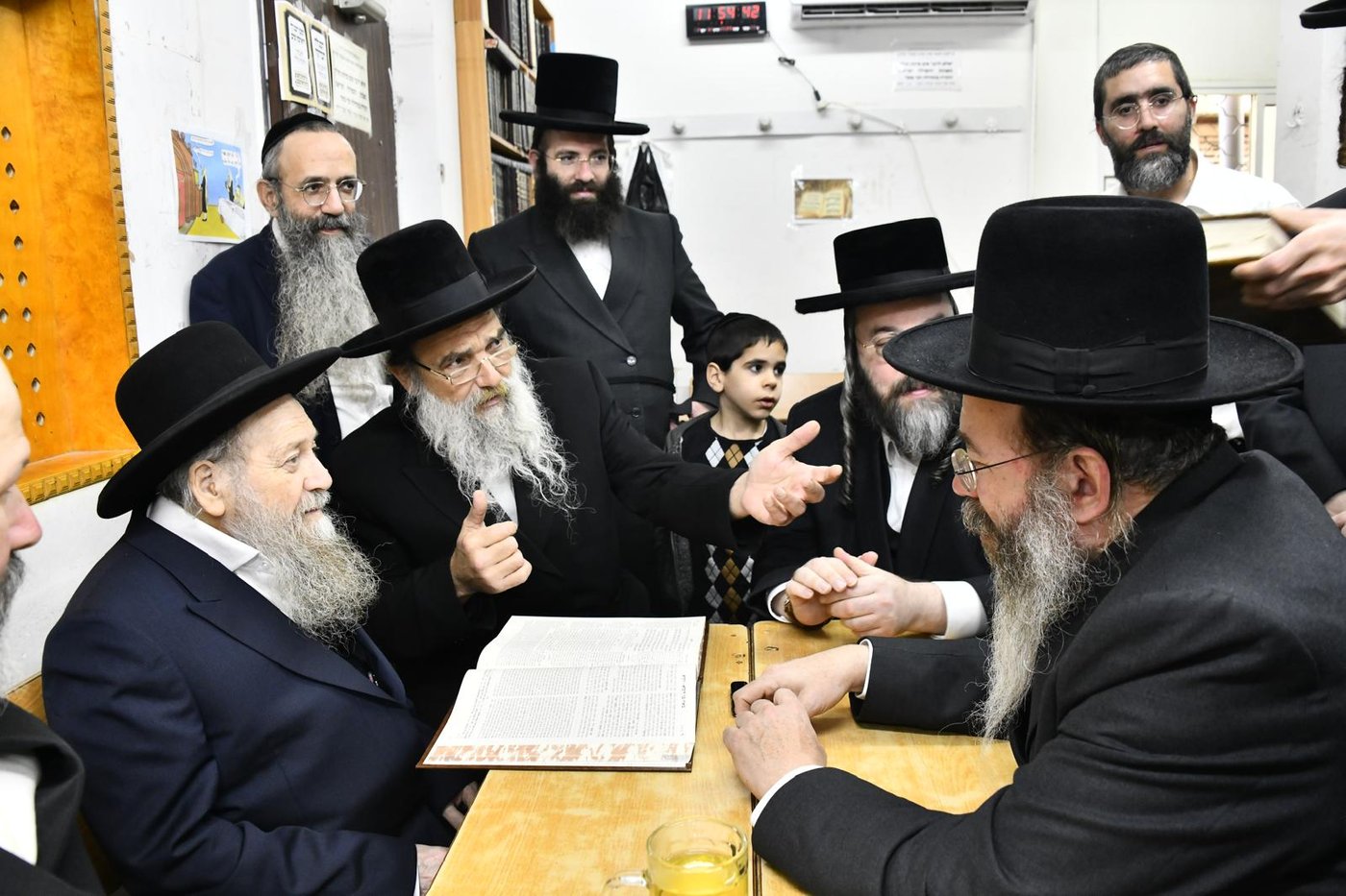 האדמו"ר מאשלג בביקור אצל הגר"ד בצרי