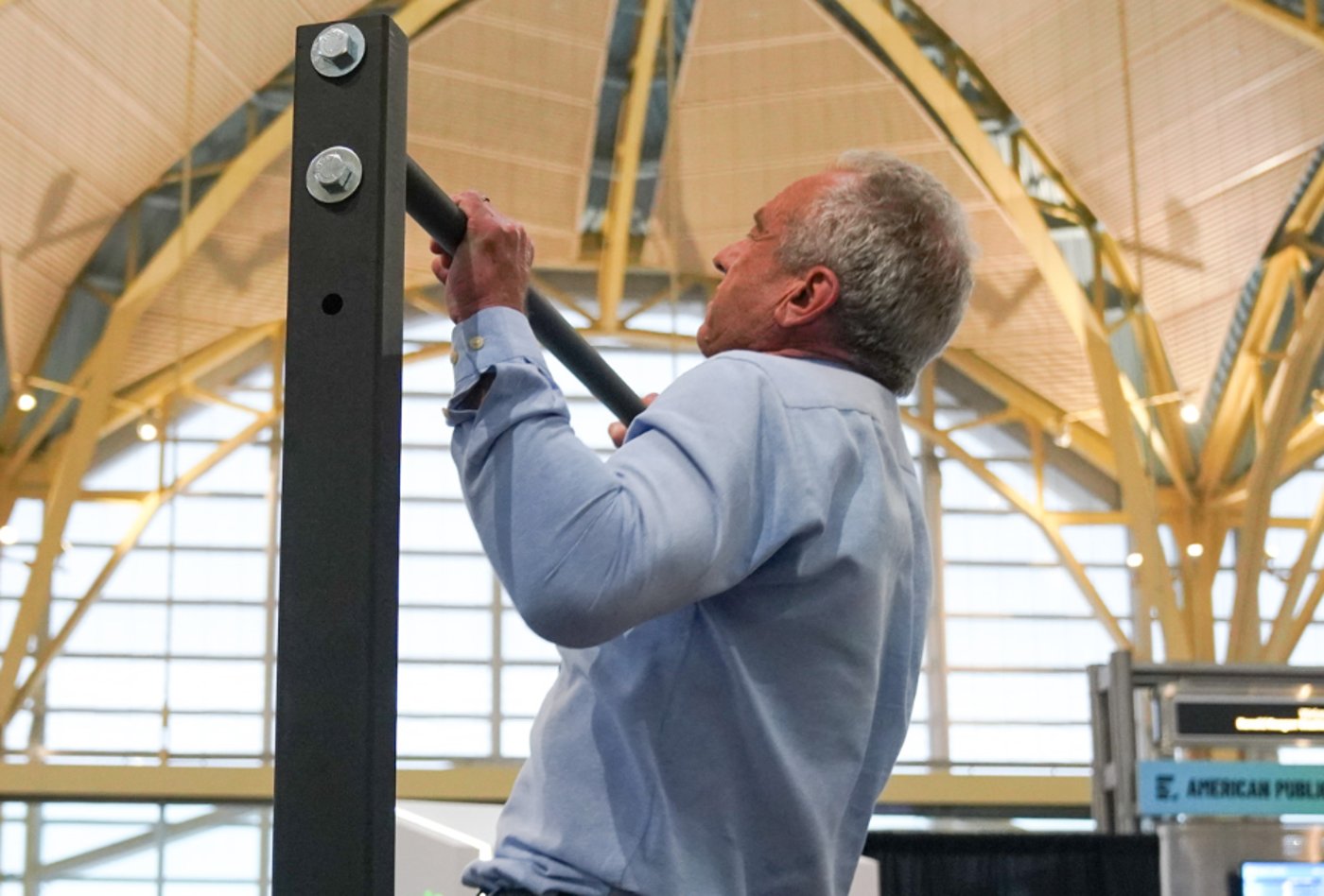 שר הבריאות מבצע את עליות מתח