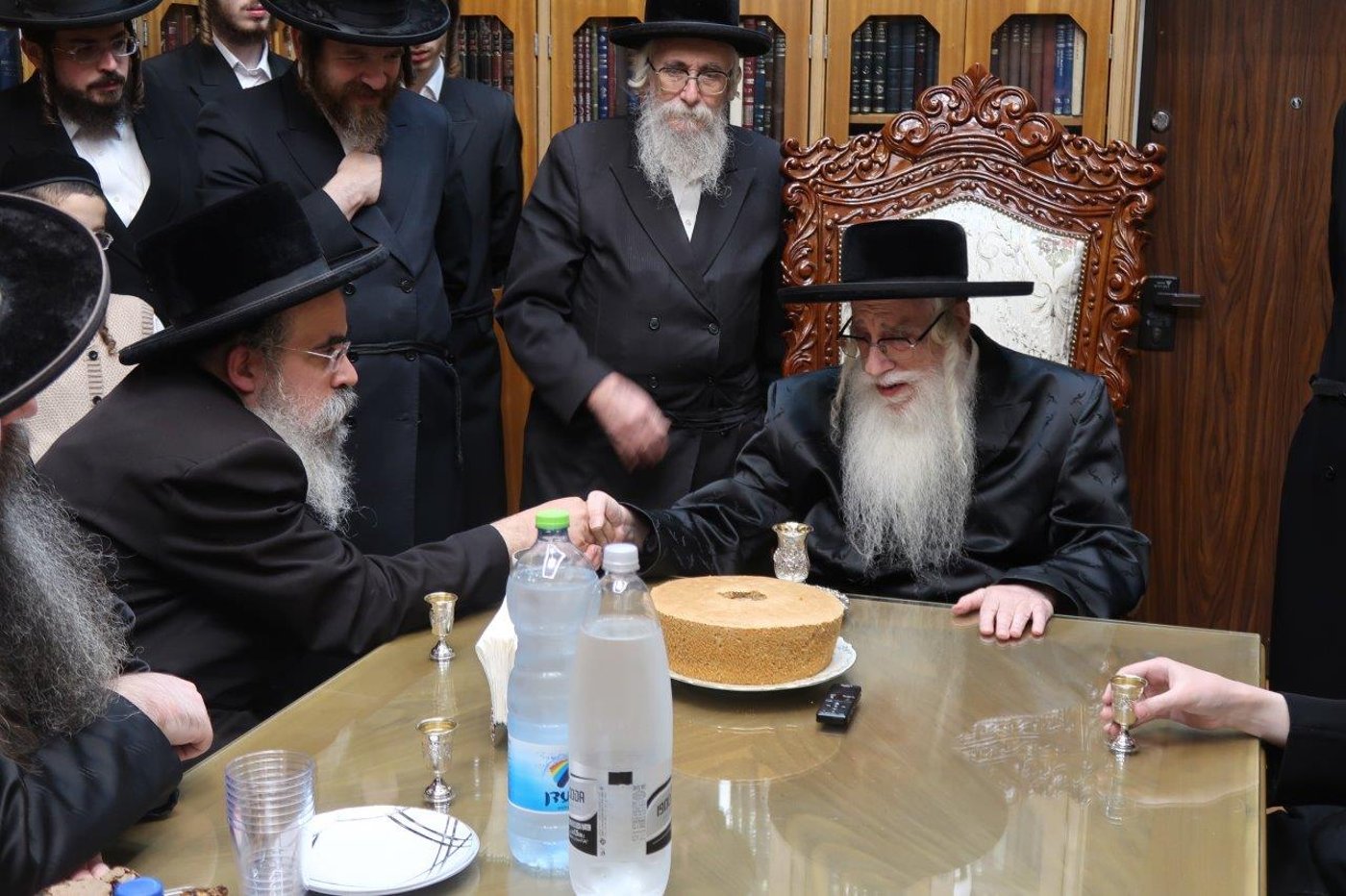 שמחת אירוסי נכדת האדמו"ר מצאנז