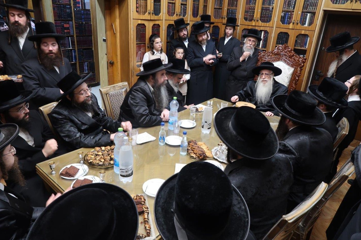 שמחת אירוסי נכדת האדמו"ר מצאנז