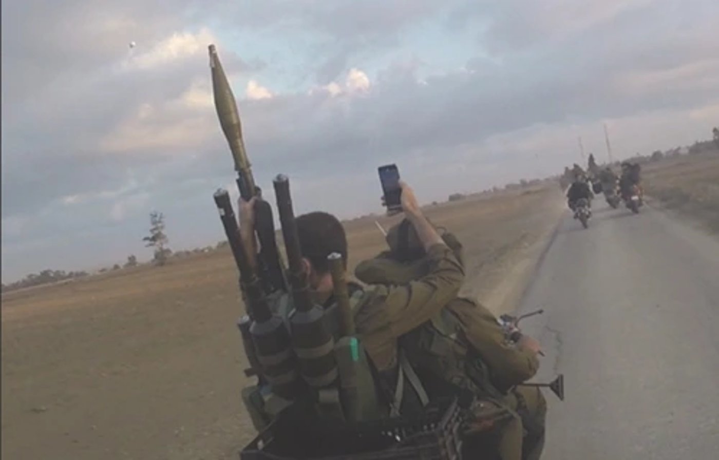 מחבלי חמאס רוצחים מצוידים במצלמה