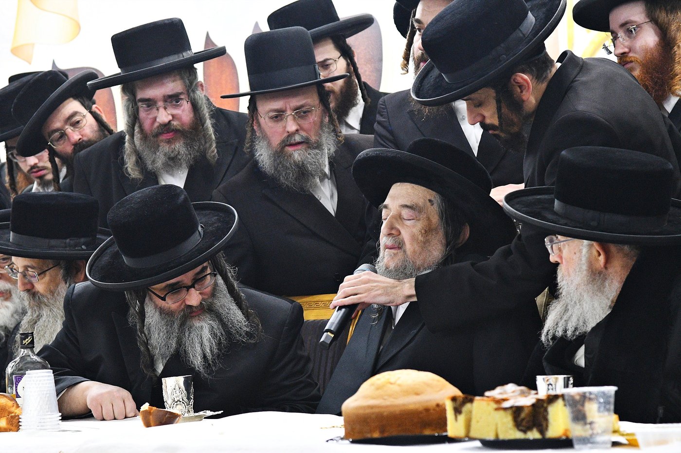 הגה"צ רבי יעקב מאיר שכטר במסיבת כ"א כסלו בסאטמר ירושלים