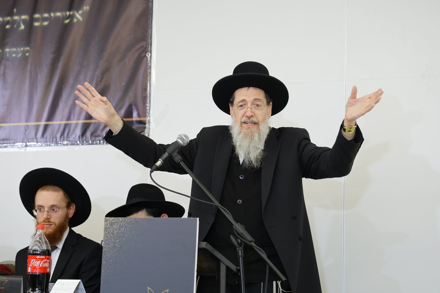 הגאון רבי בן ציון קוק נואם