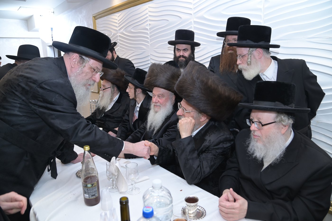 שמחת האירוסין בחצרות וואסלוי - אנטניא - קוז'ניץ