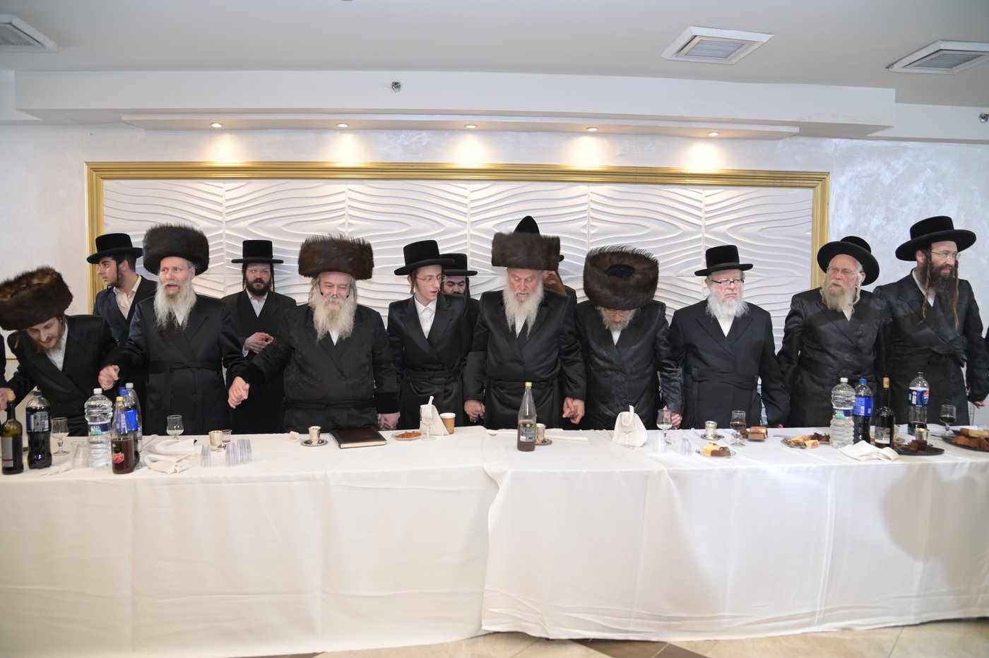 שמחת האירוסין בחצרות וואסלוי - אנטניא - קוז'ניץ