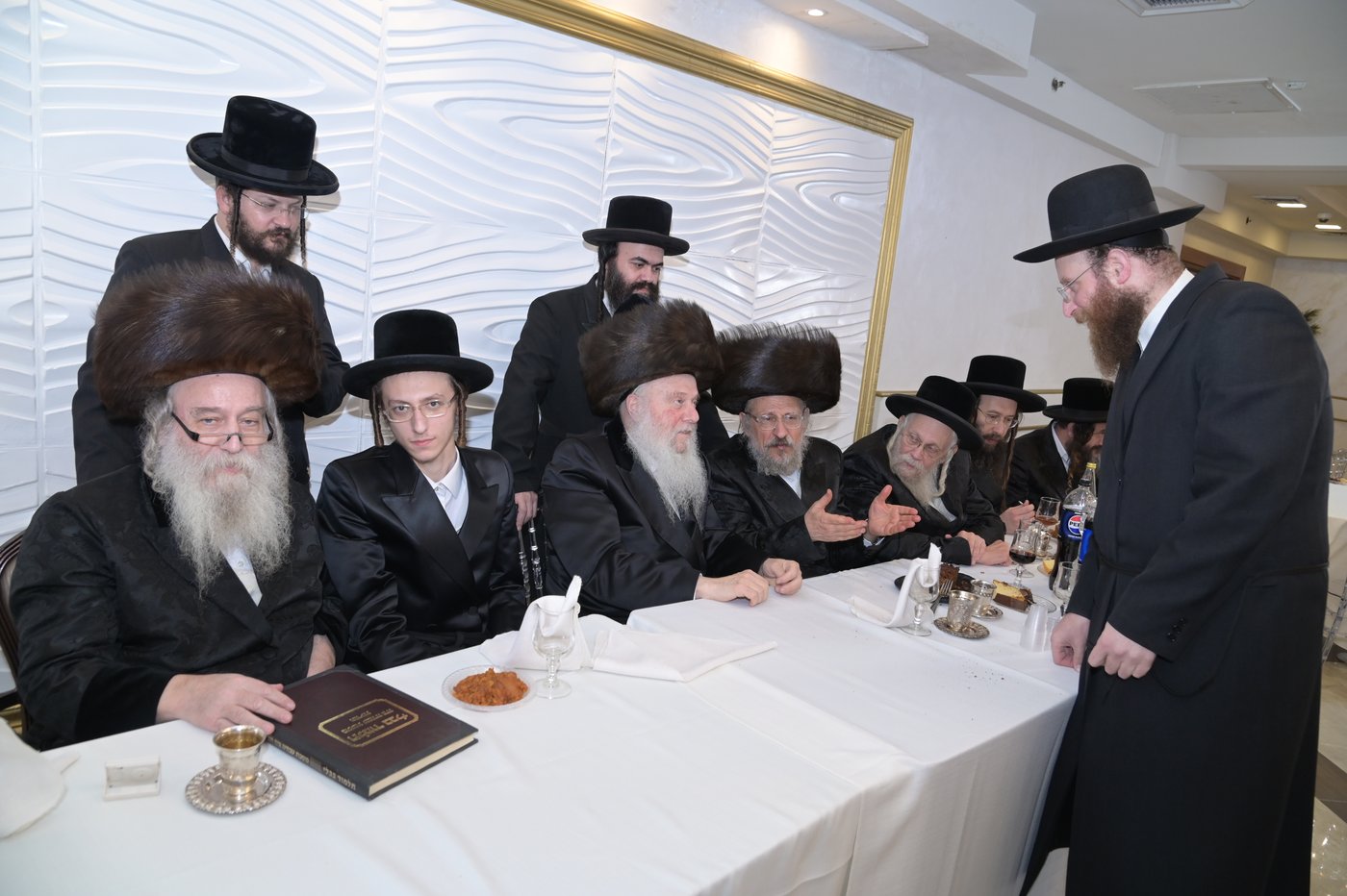 שמחת האירוסין בחצרות וואסלוי - אנטניא - קוז'ניץ