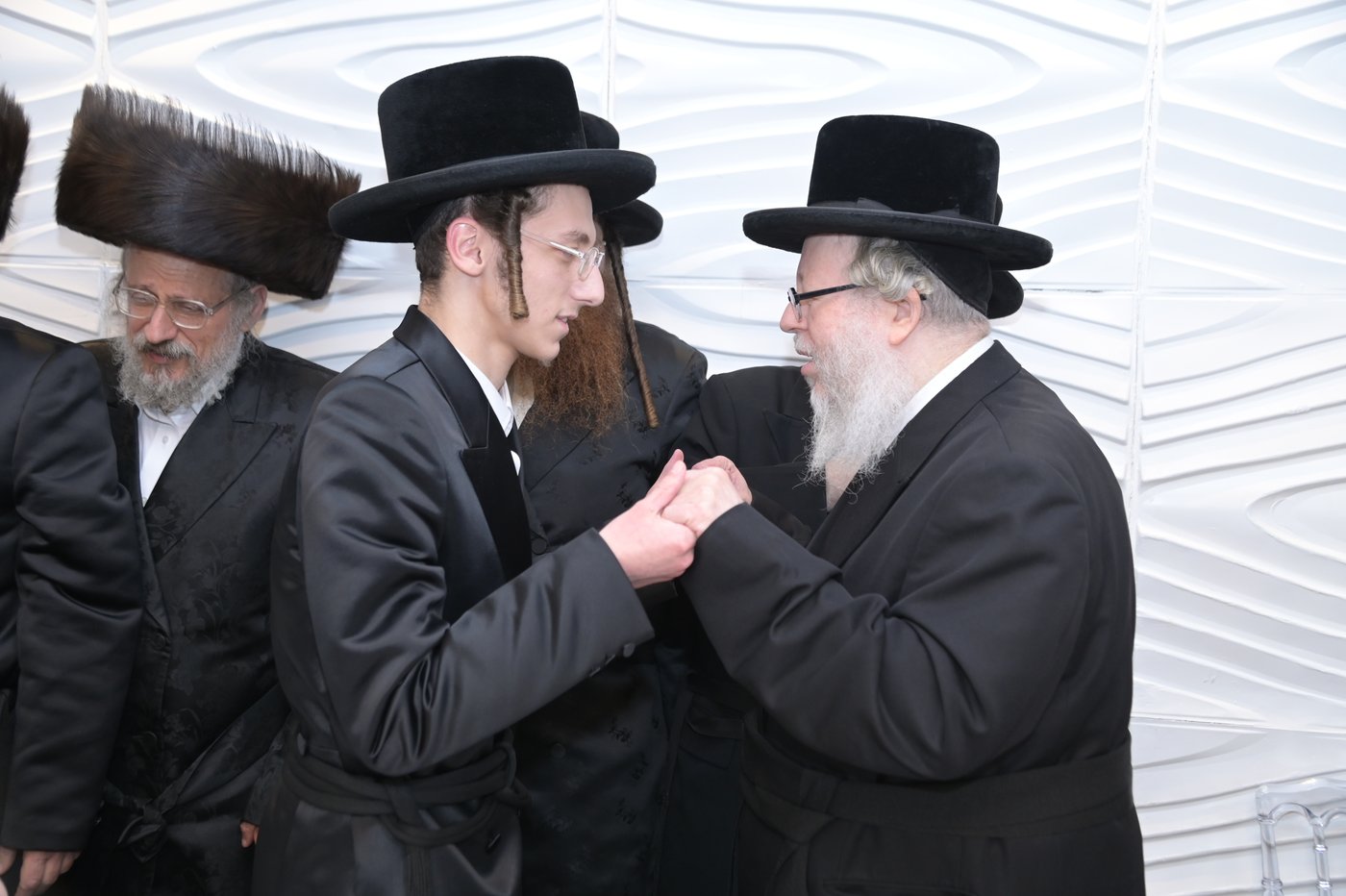 שמחת האירוסין בחצרות וואסלוי - אנטניא - קוז'ניץ