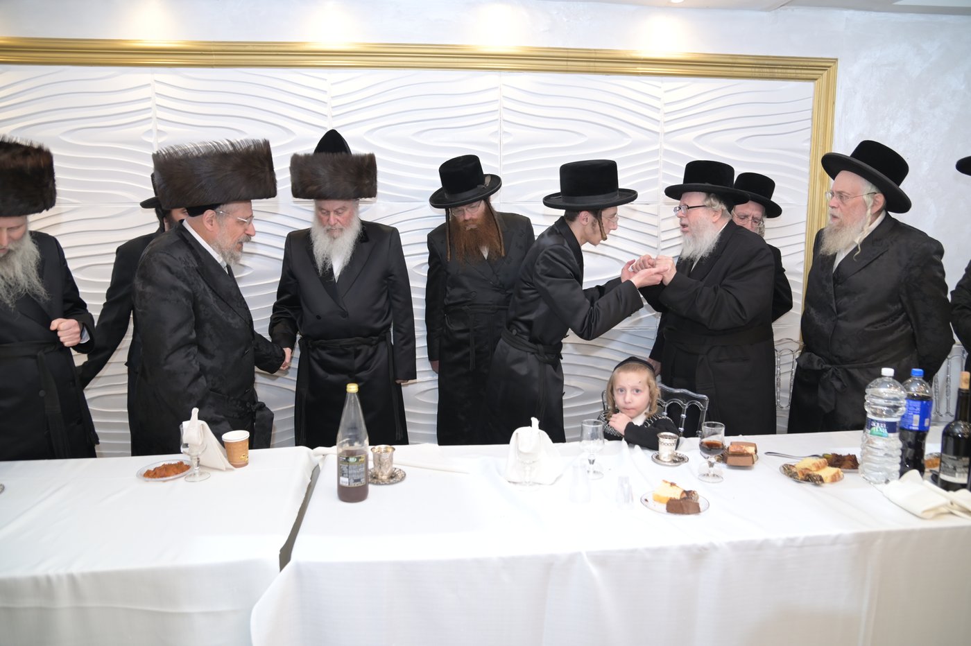 שמחת האירוסין בחצרות וואסלוי - אנטניא - קוז'ניץ