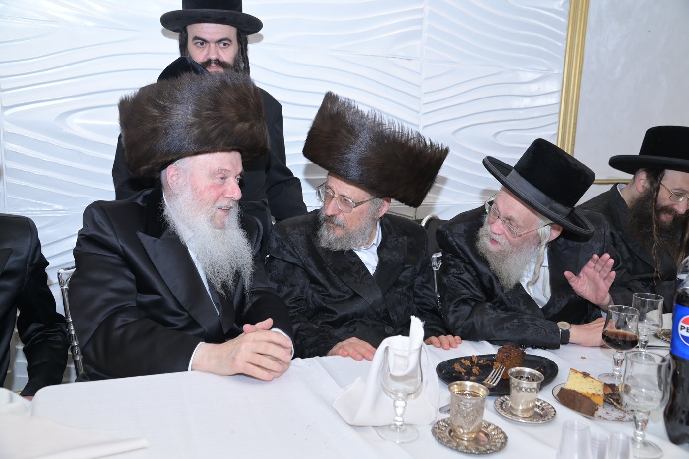 שמחת האירוסין בחצרות וואסלוי - אנטניא - קוז'ניץ