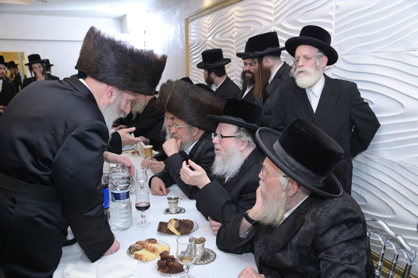 שמחת האירוסין בחצרות וואסלוי - אנטניא - קוז'ניץ