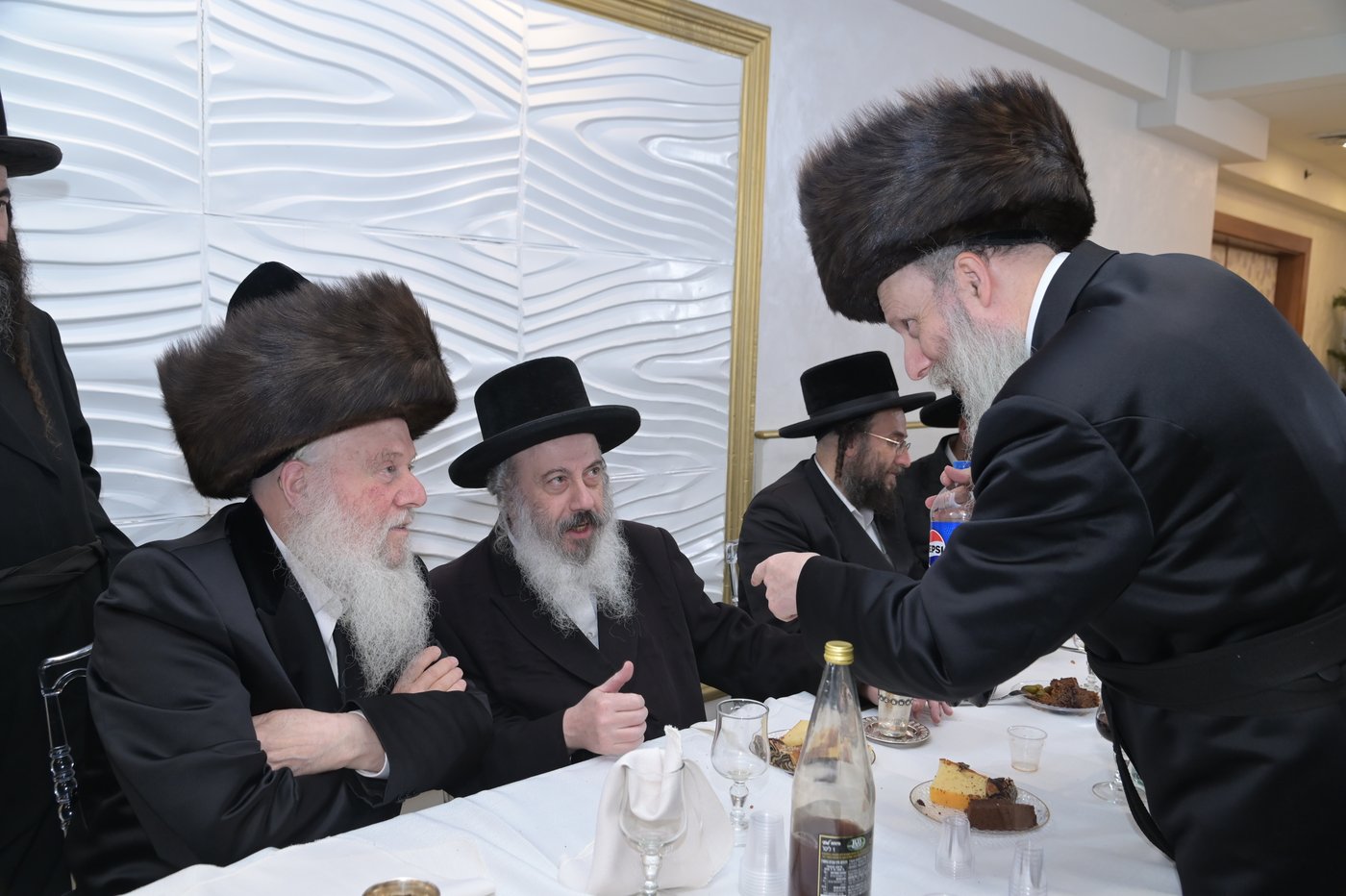 שמחת האירוסין בחצרות וואסלוי - אנטניא - קוז'ניץ