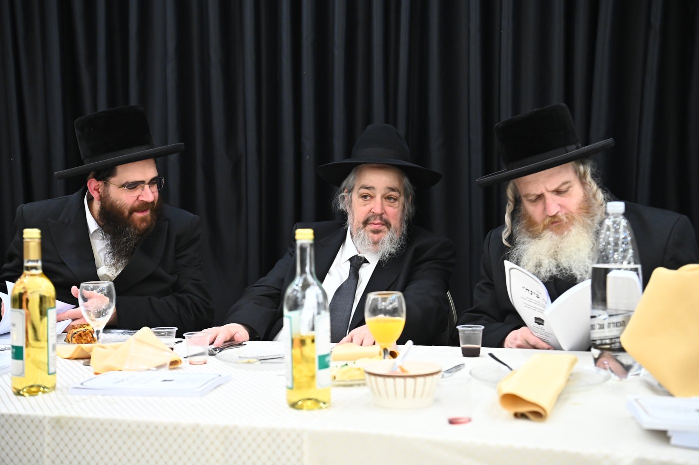 שמחת נישואי בנו של הרב יצחק קורלנסקי עם נכדת רבי שריאל רוזנברג