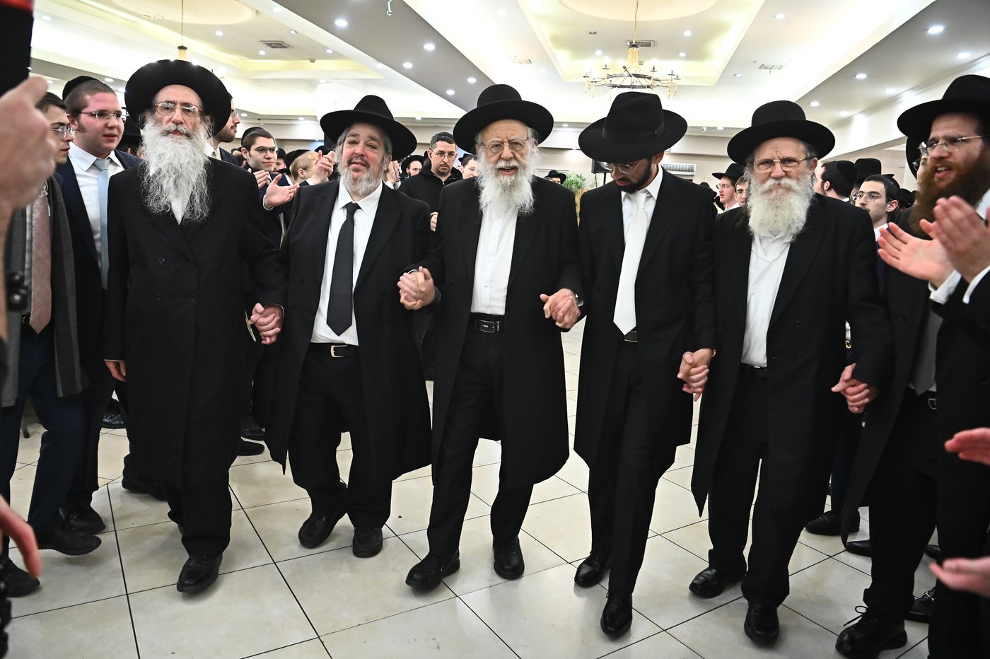 שמחת נישואי בנו של הרב יצחק קורלנסקי עם נכדת רבי שריאל רוזנברג